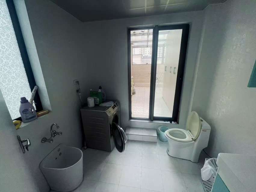 朝阳帝堡跃层3室2卫对外出售_5