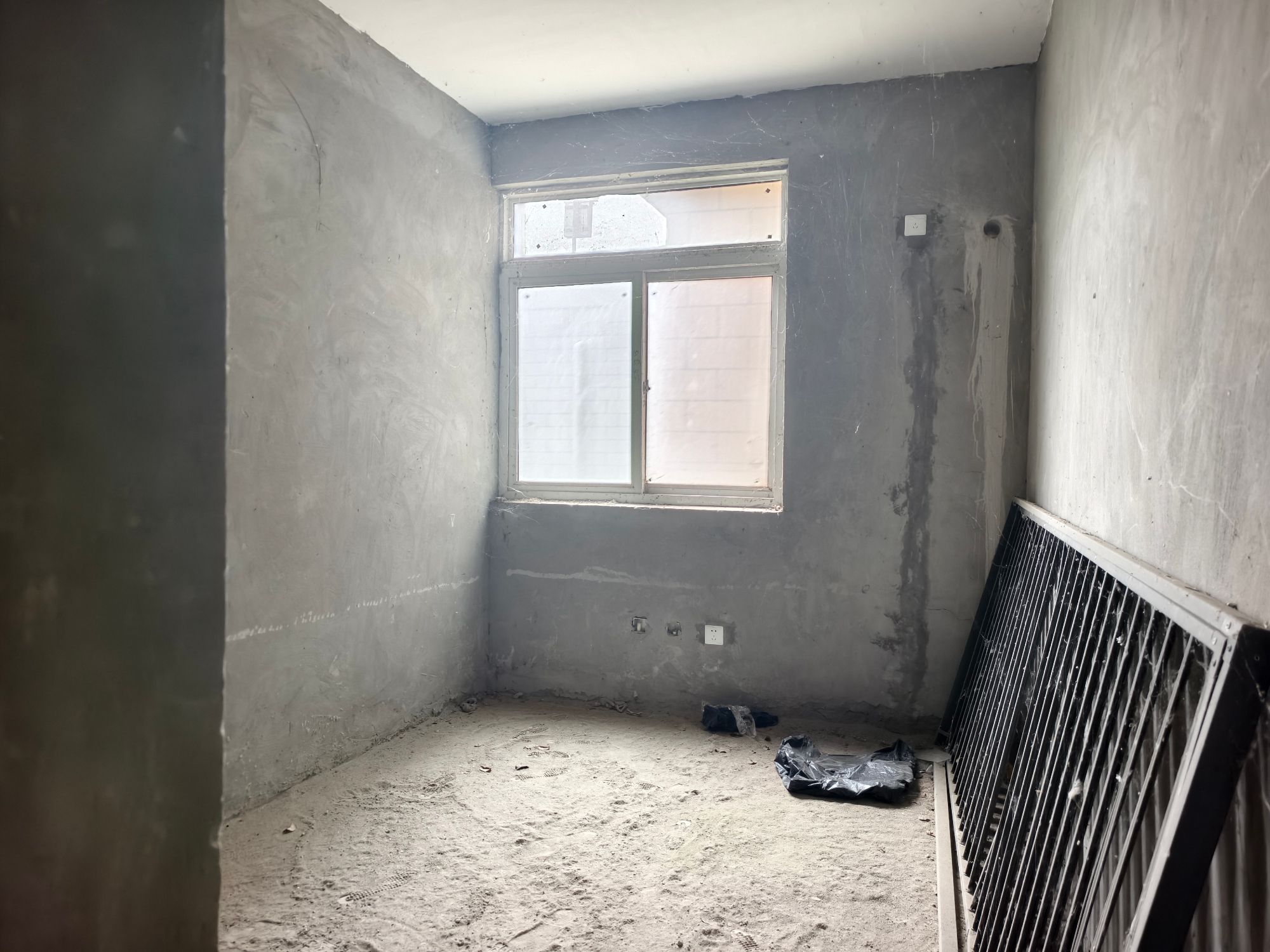 玉兰苑三室二厅毛坯出租_2