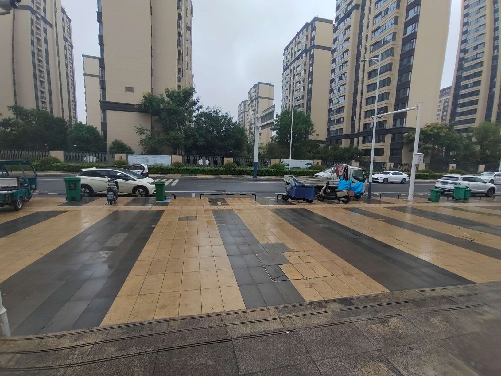 山南新区65平临街旺铺 毛坯可定制 人流密集_4
