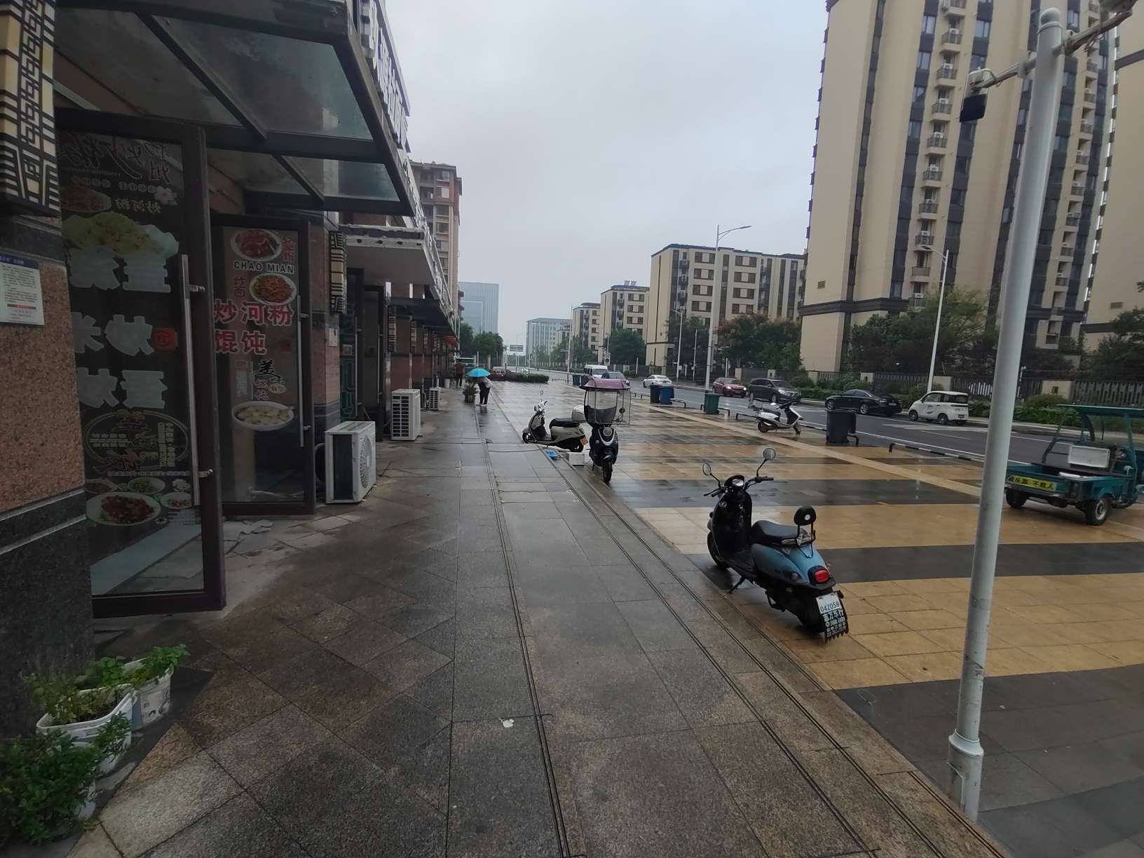 山南新区65平临街旺铺 毛坯可定制 人流密集_2
