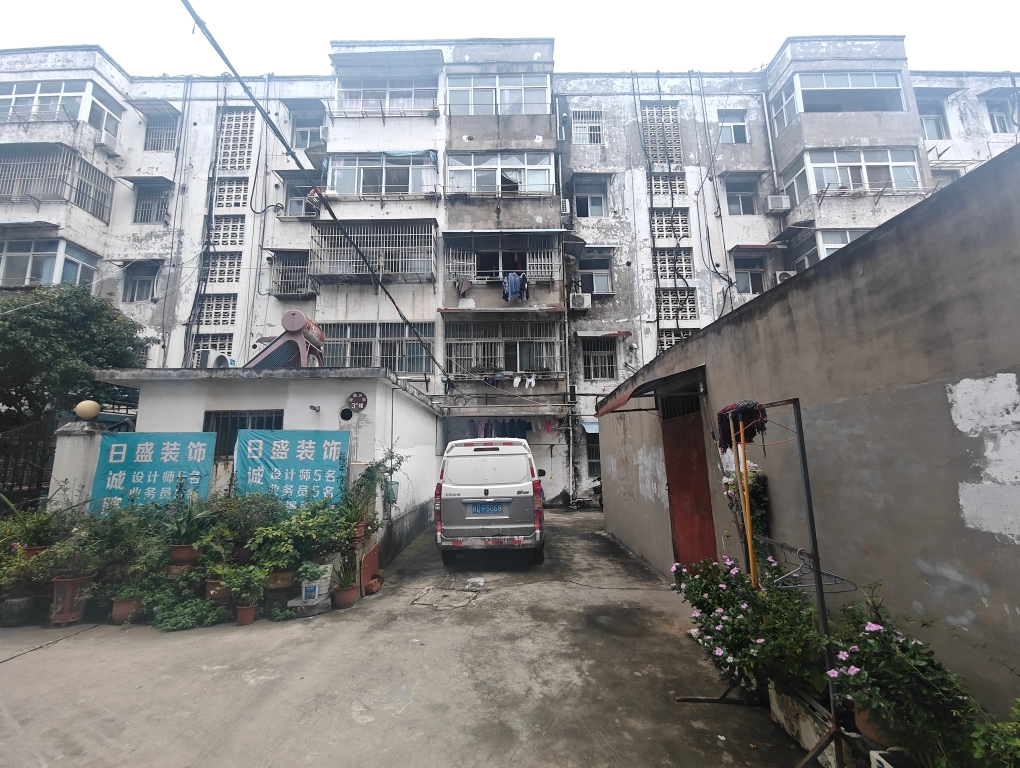 定湖小区 105平 三室两厅 学区房 交通便利 随时看房_9