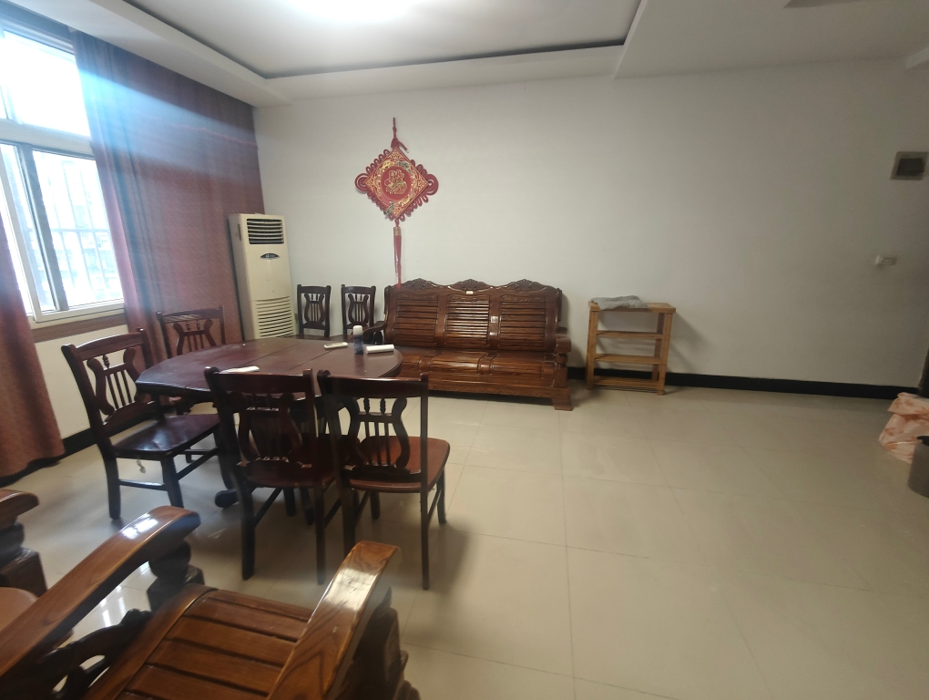 定湖小区 105平 三室两厅 学区房 交通便利 随时看房_3