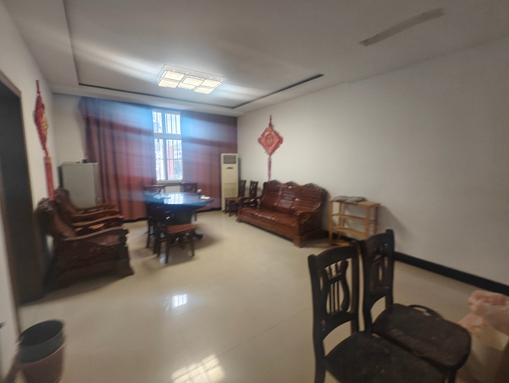 定湖小区 105平 三室两厅 学区房 交通便利 随时看房_5
