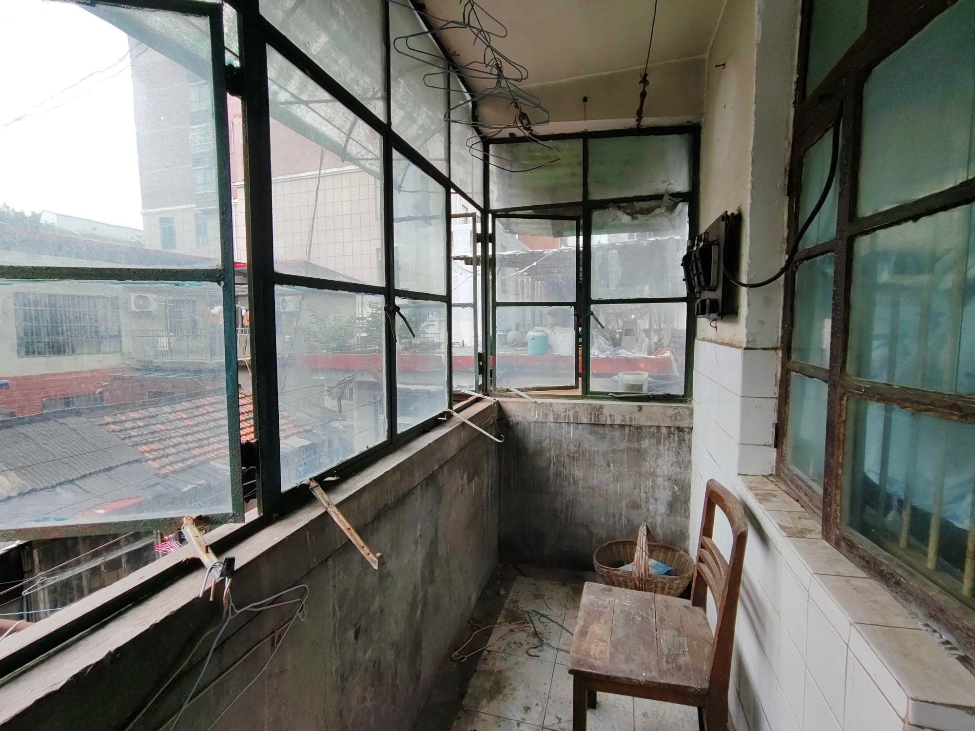 白云小区三室一厅对外出租_5