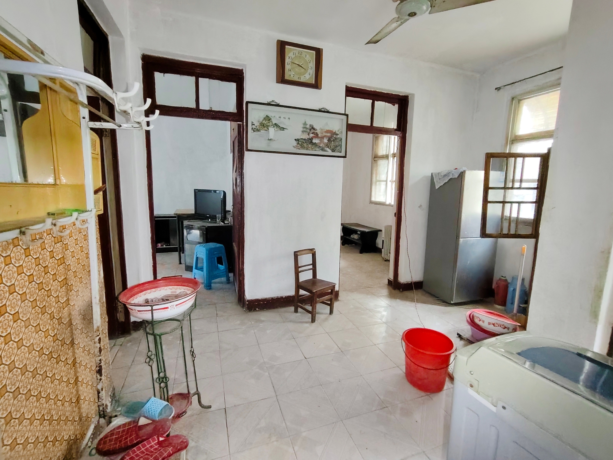 白云小区三室一厅对外出租_9