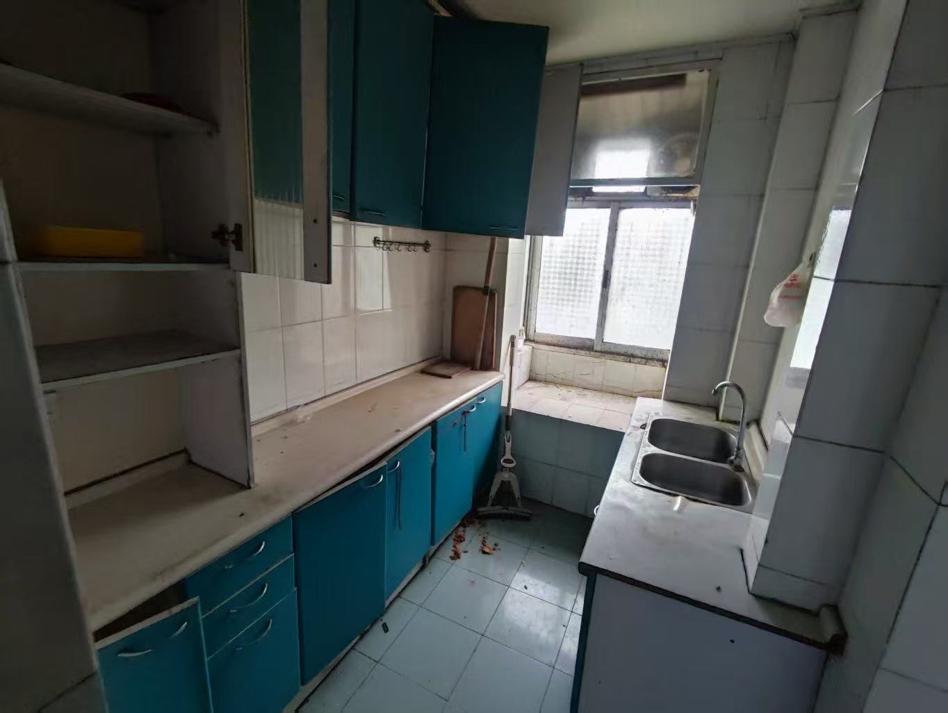 万达广场 东侧 六里站小吃街 _7