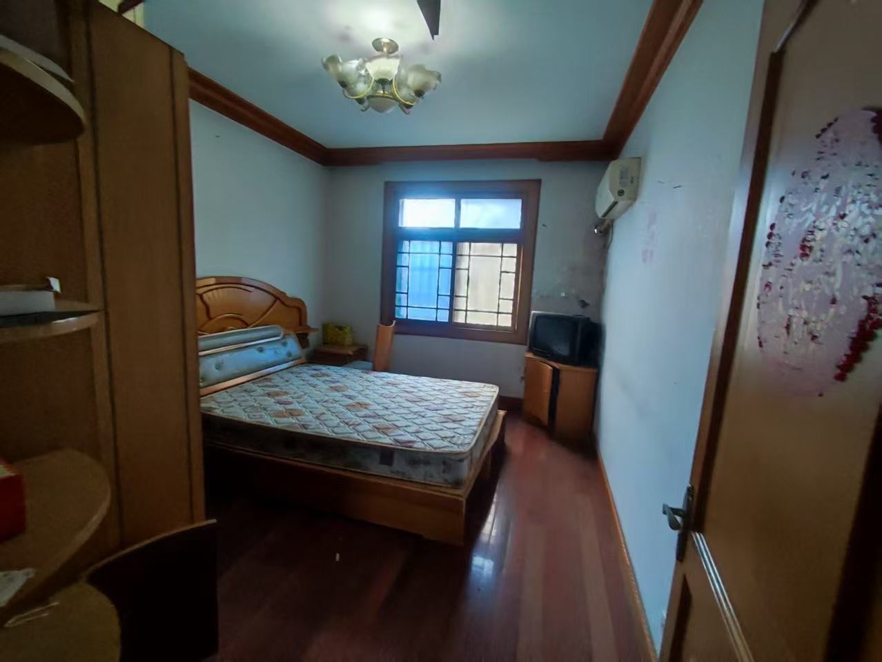 万达广场 东侧 六里站小吃街 _5