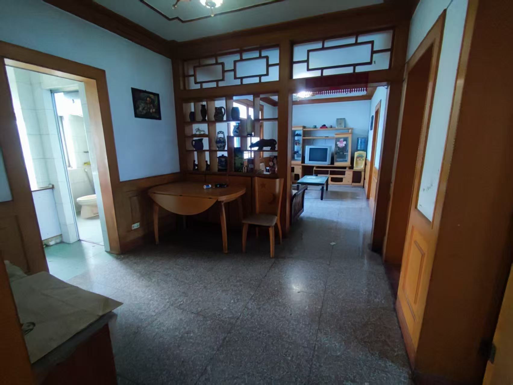 万达广场 东侧 六里站小吃街 _2