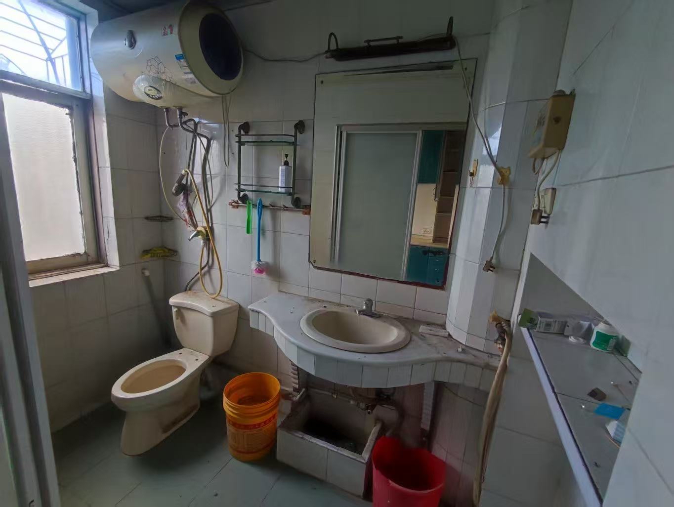 万达广场 东侧 六里站小吃街 _9