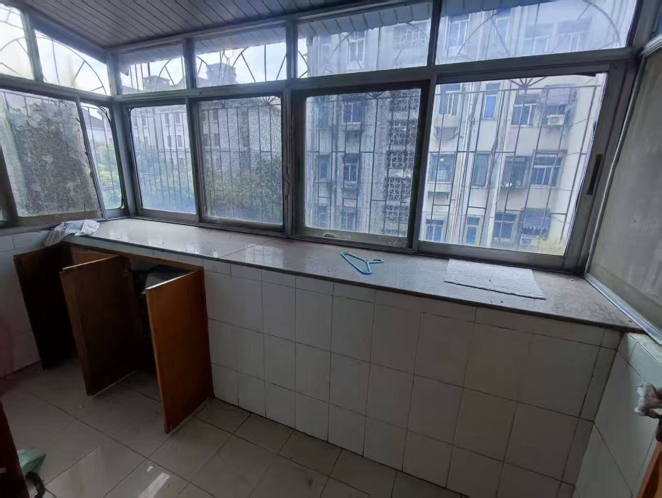 万达广场 东侧 六里站小吃街 _8