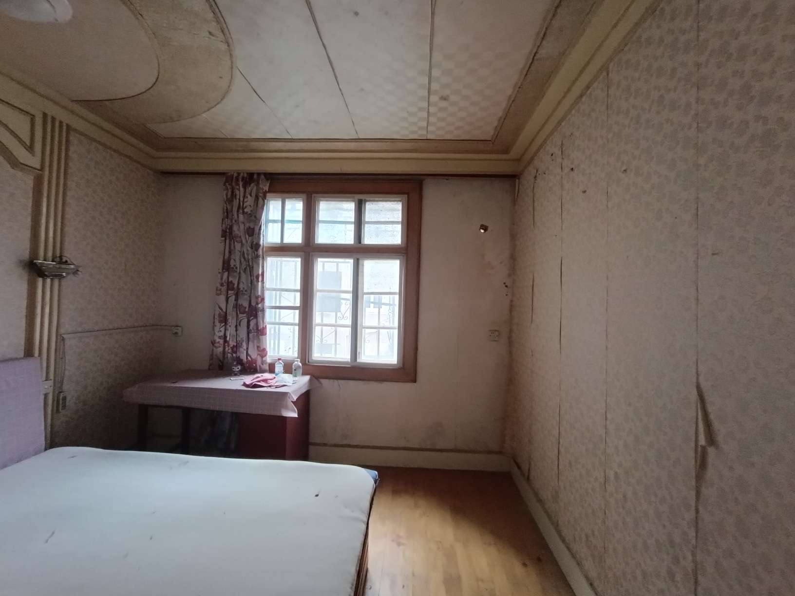 县委大院7区，3室1厅，简装出售。_4