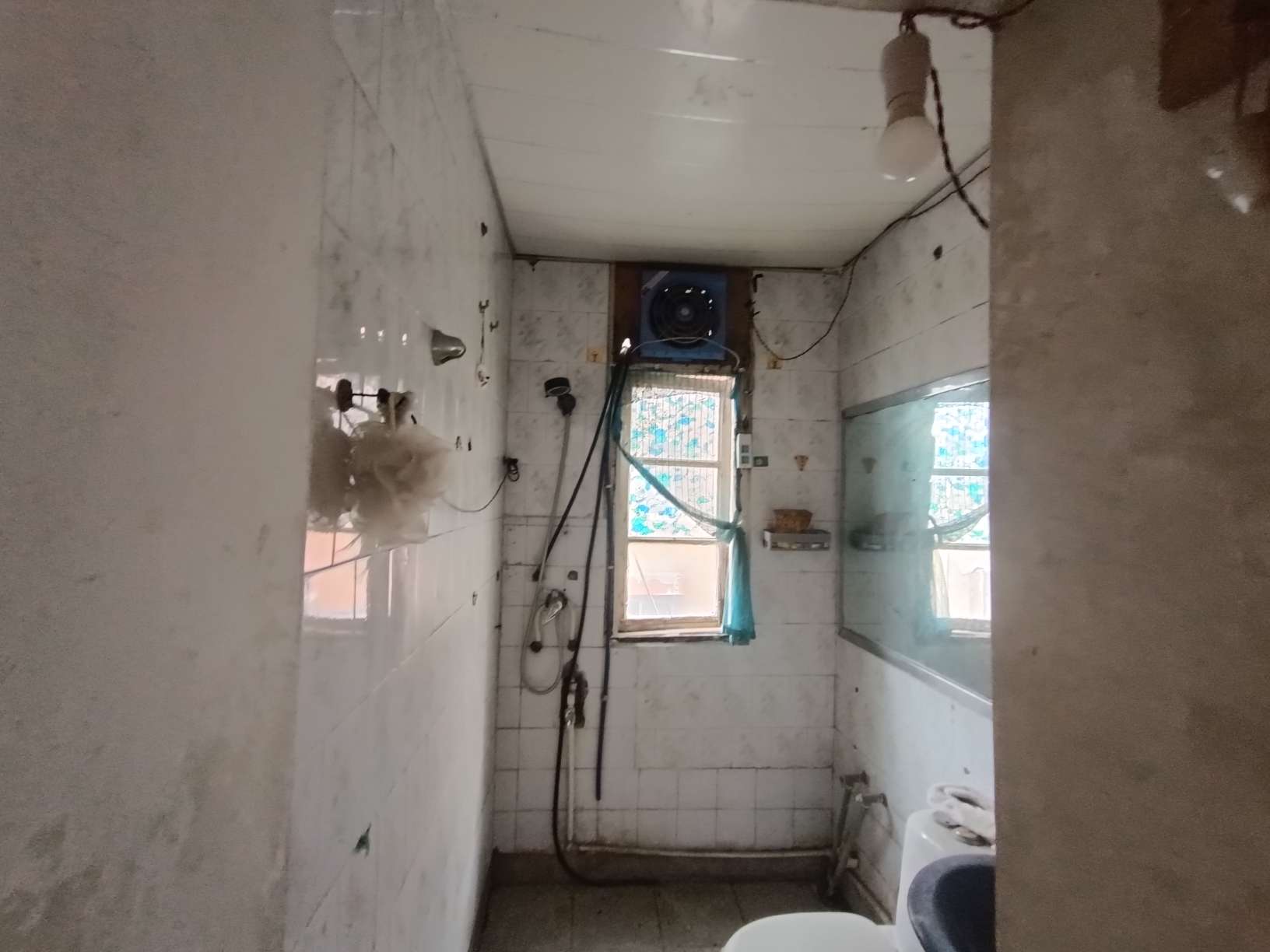 县委大院7区，3室1厅，简装出售。_7