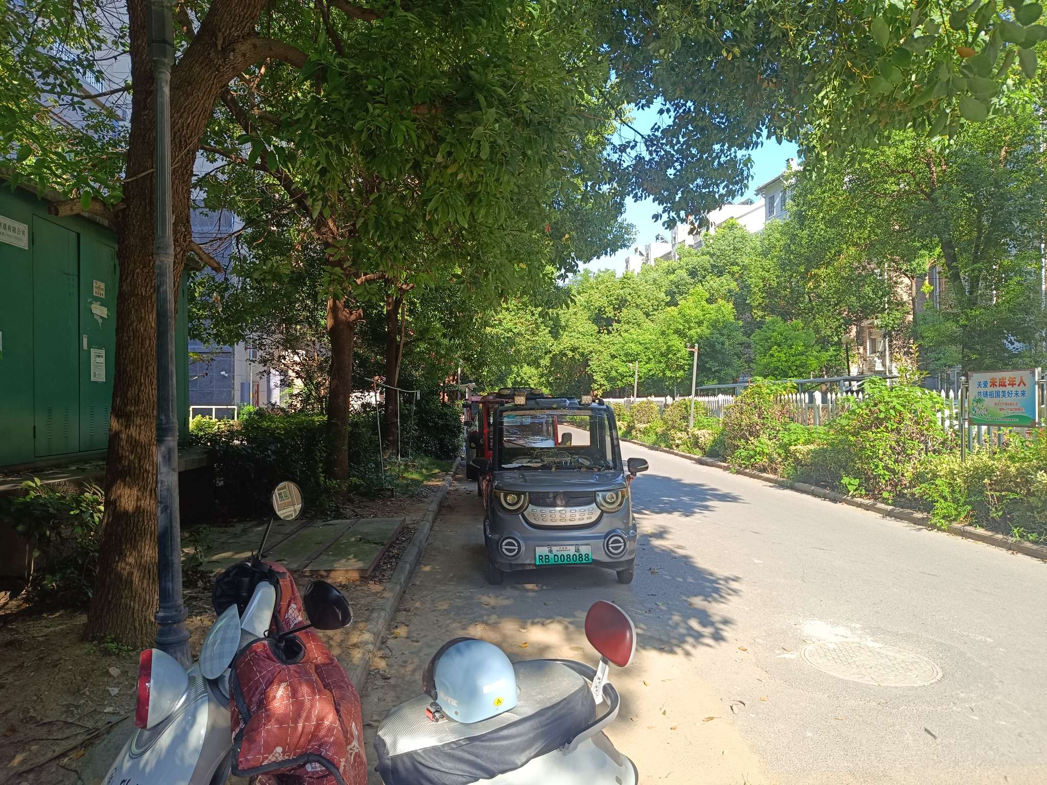 县委大院7区，3室1厅，简装出售。_8