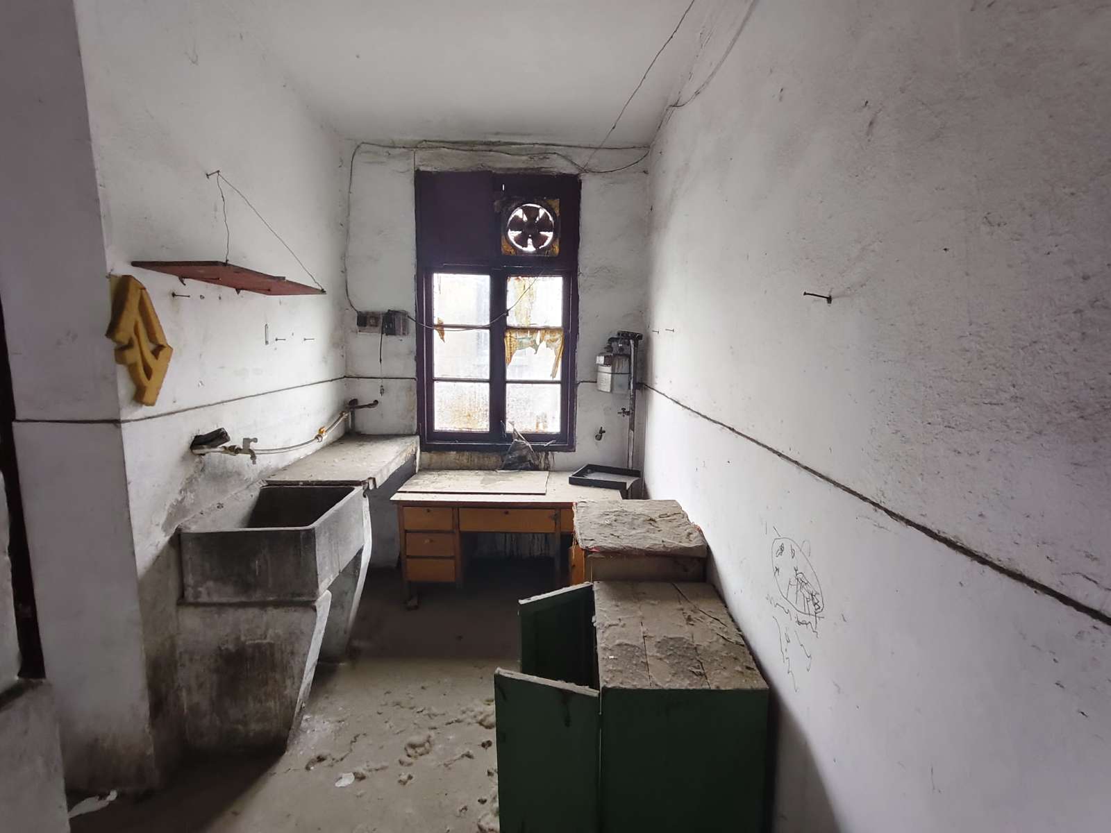 电建一公司厂内3楼一室一厅出售，有燃气_4