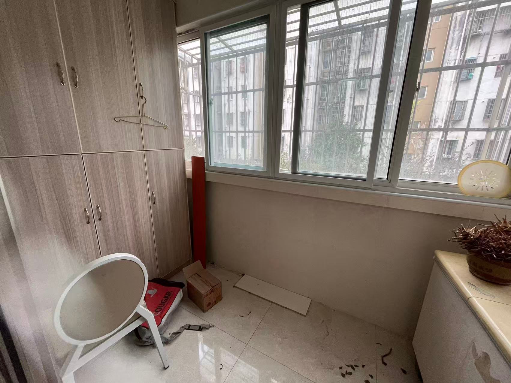 新家园C区76平方精装房，2层，两卧朝南，拎包即住。_5