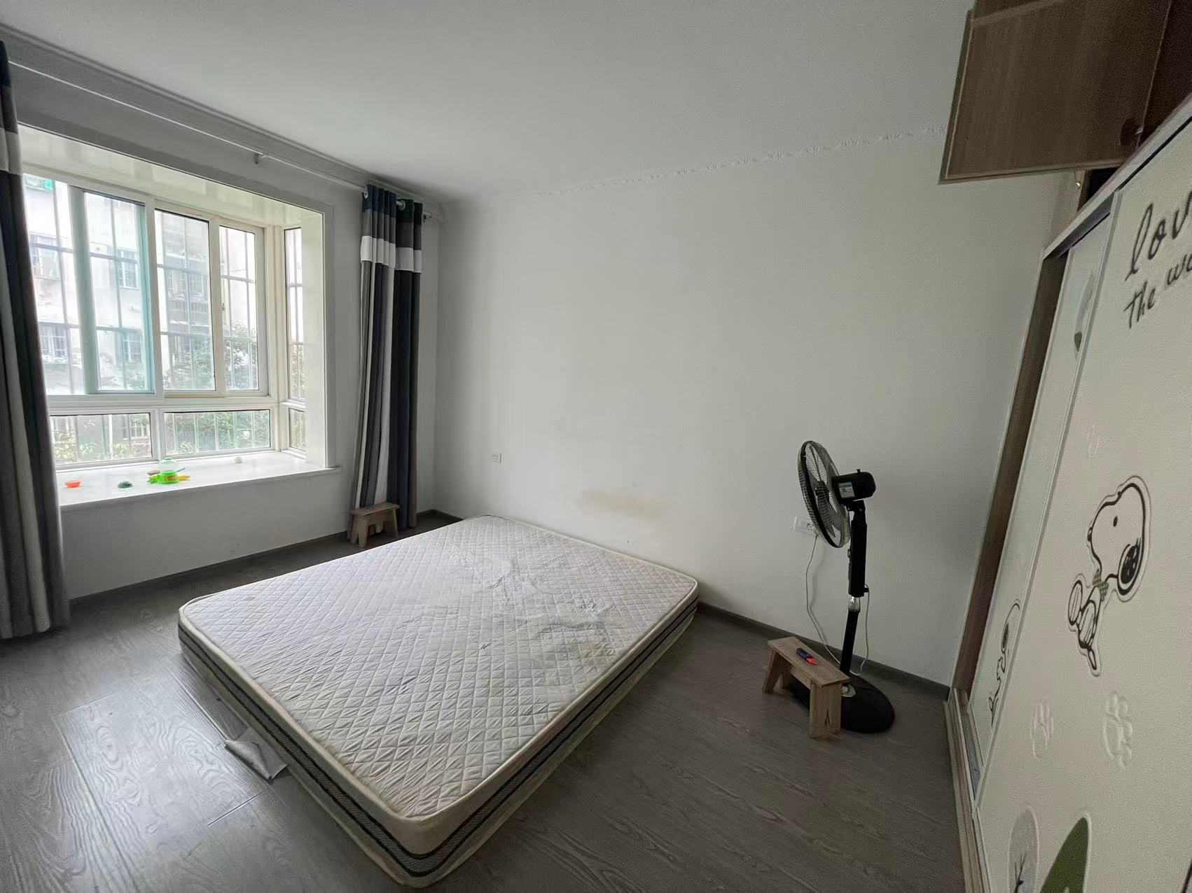 新家园C区76平方精装房，2层，两卧朝南，拎包即住。_3