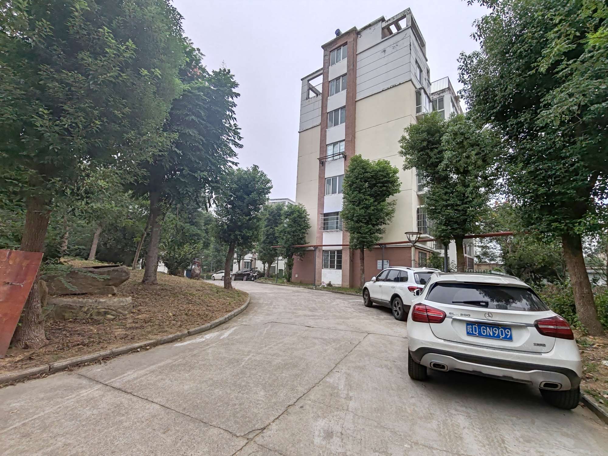 东华鑫城 1楼两室两厅 简装出售_9