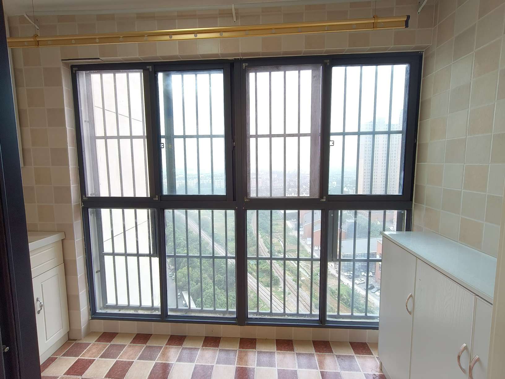 精装婚房，电梯三房，家具家电齐全_7