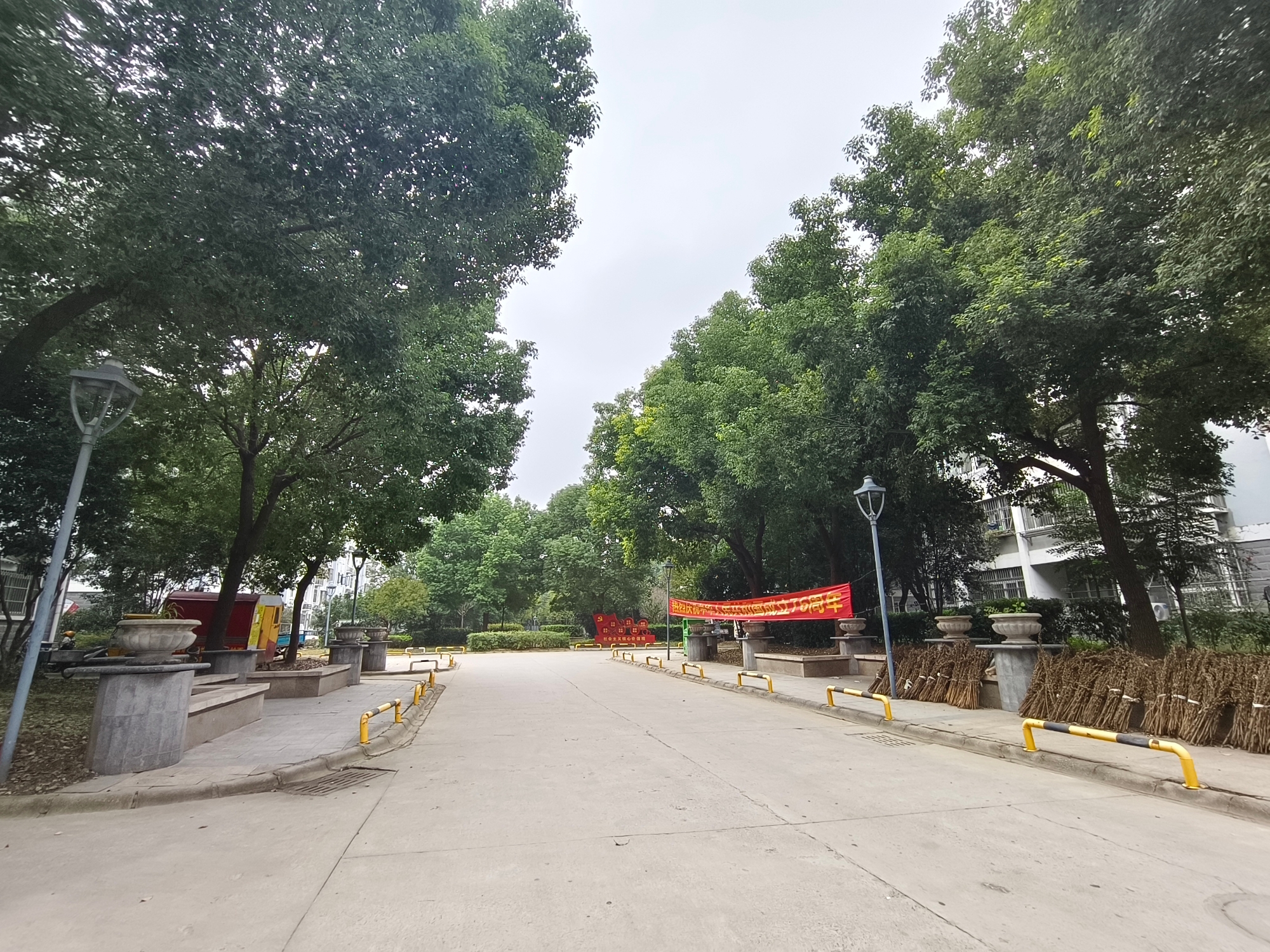 环境优美，交通便利_9