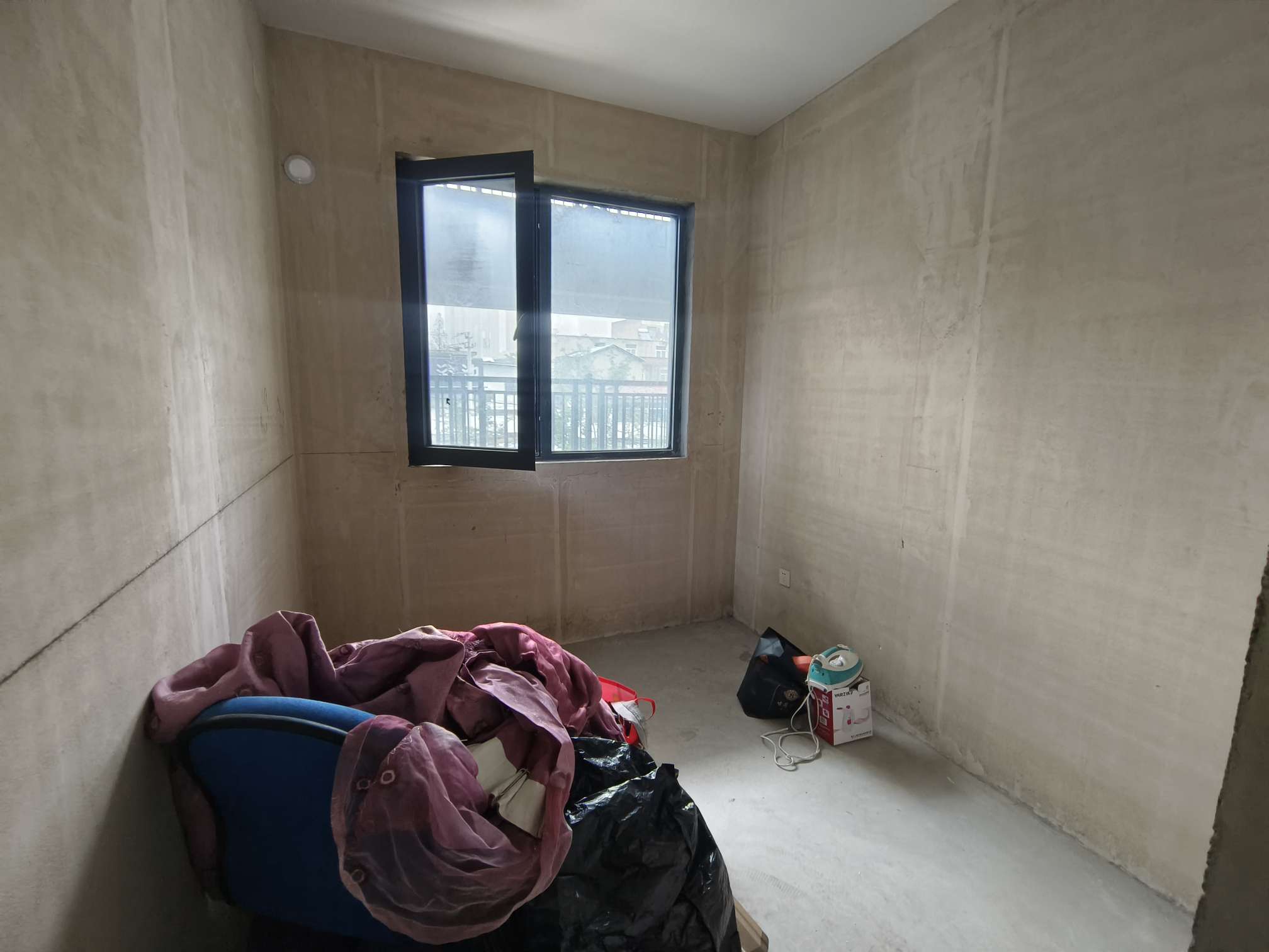 天一时代城 纯毛坯三室_4