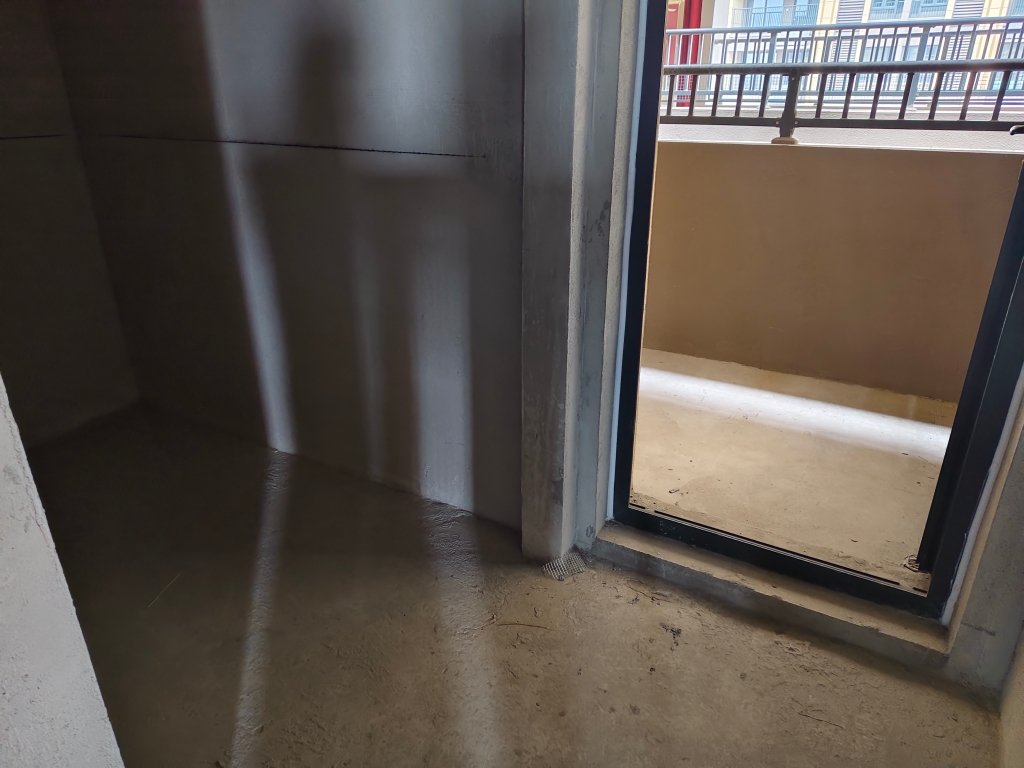 明珠上苑毛坯房三室两厅一厨一卫产证不满两年_3