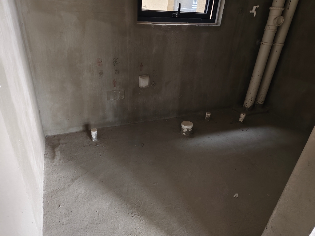 明珠上苑毛坯房三室两厅一厨一卫产证不满两年_8