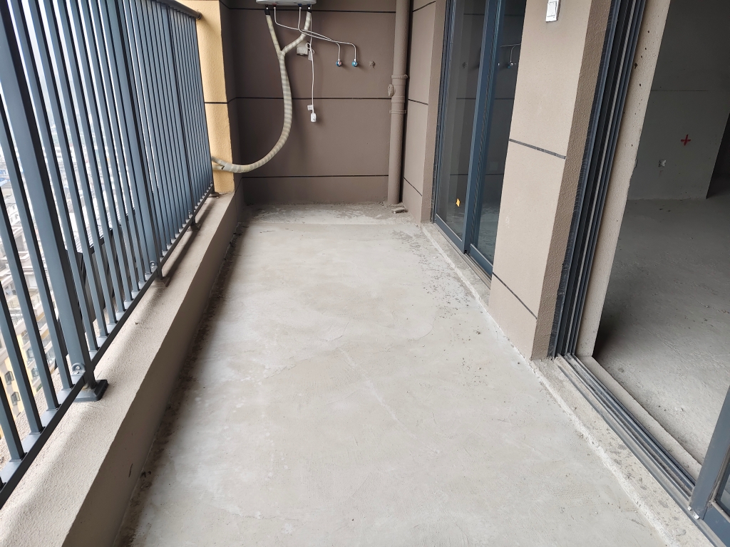 明珠上苑毛坯房三室两厅一厨一卫产证不满两年_7