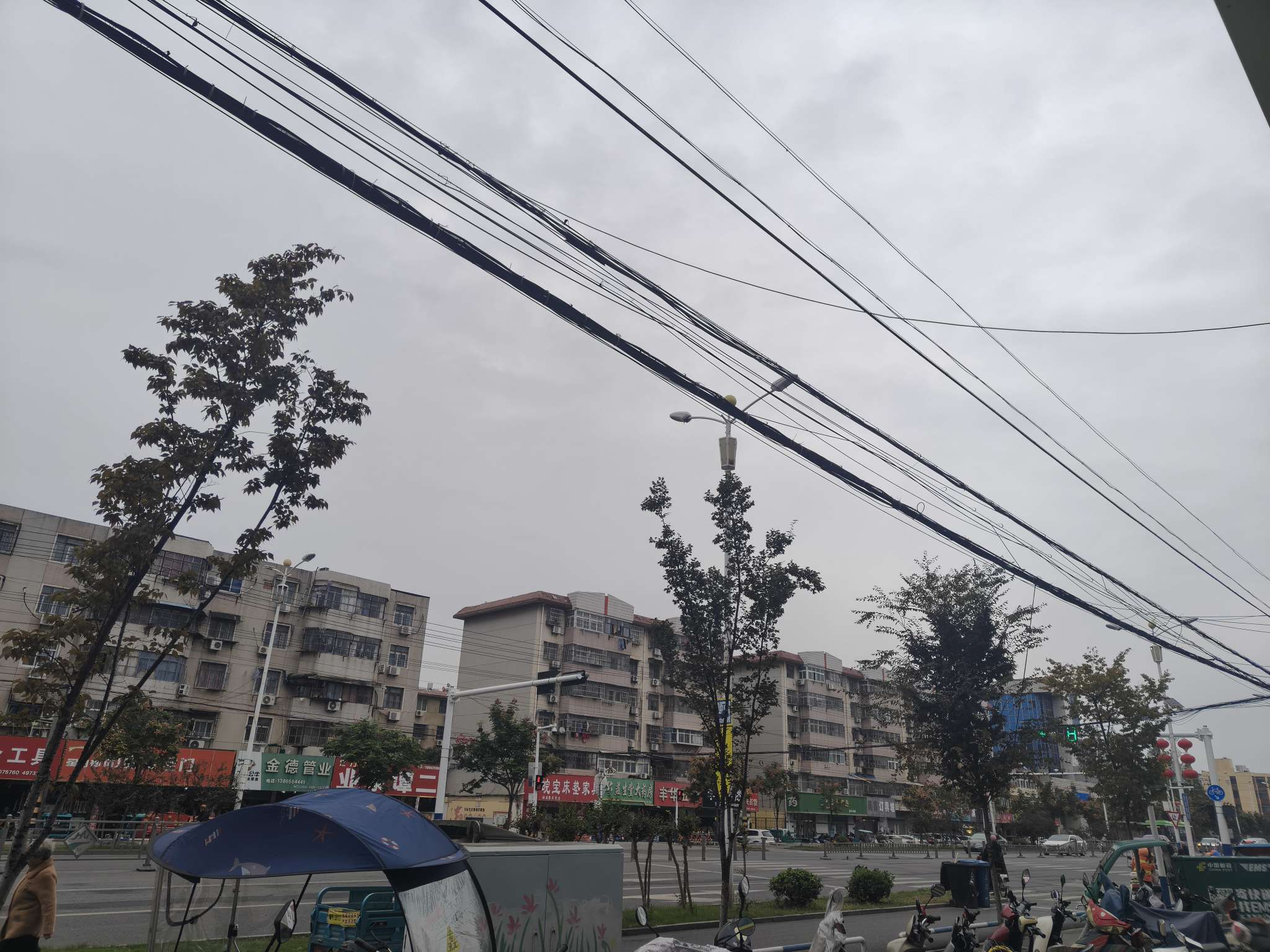 蜜泉小区三室两厅一厨一卫一阳台_9