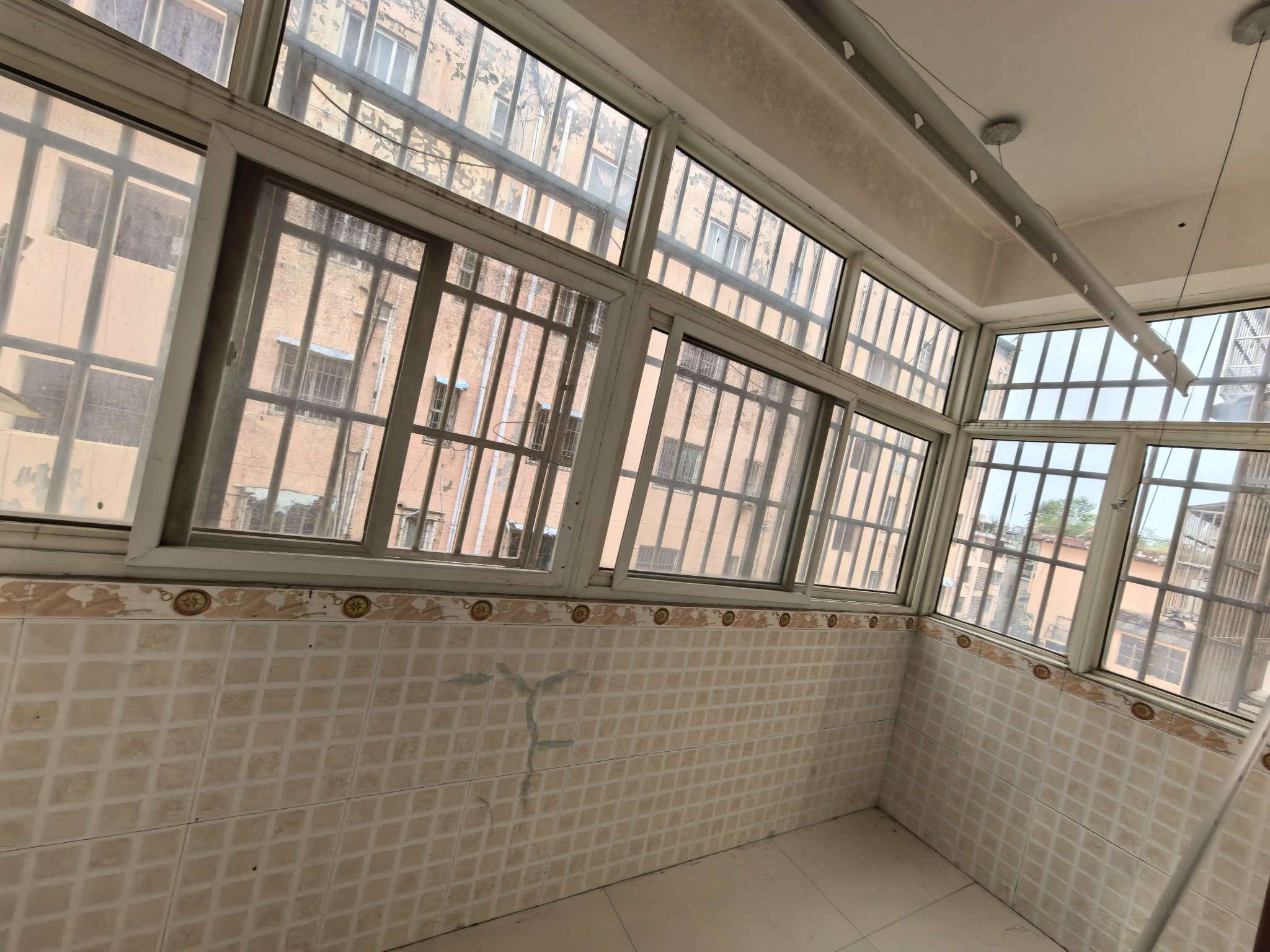 蜜泉小区三室两厅一厨一卫一阳台_6