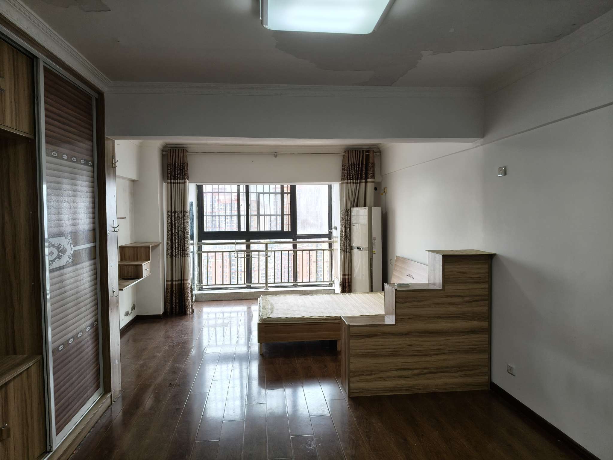 中央国际广场精装一室一厅拎包入住_3