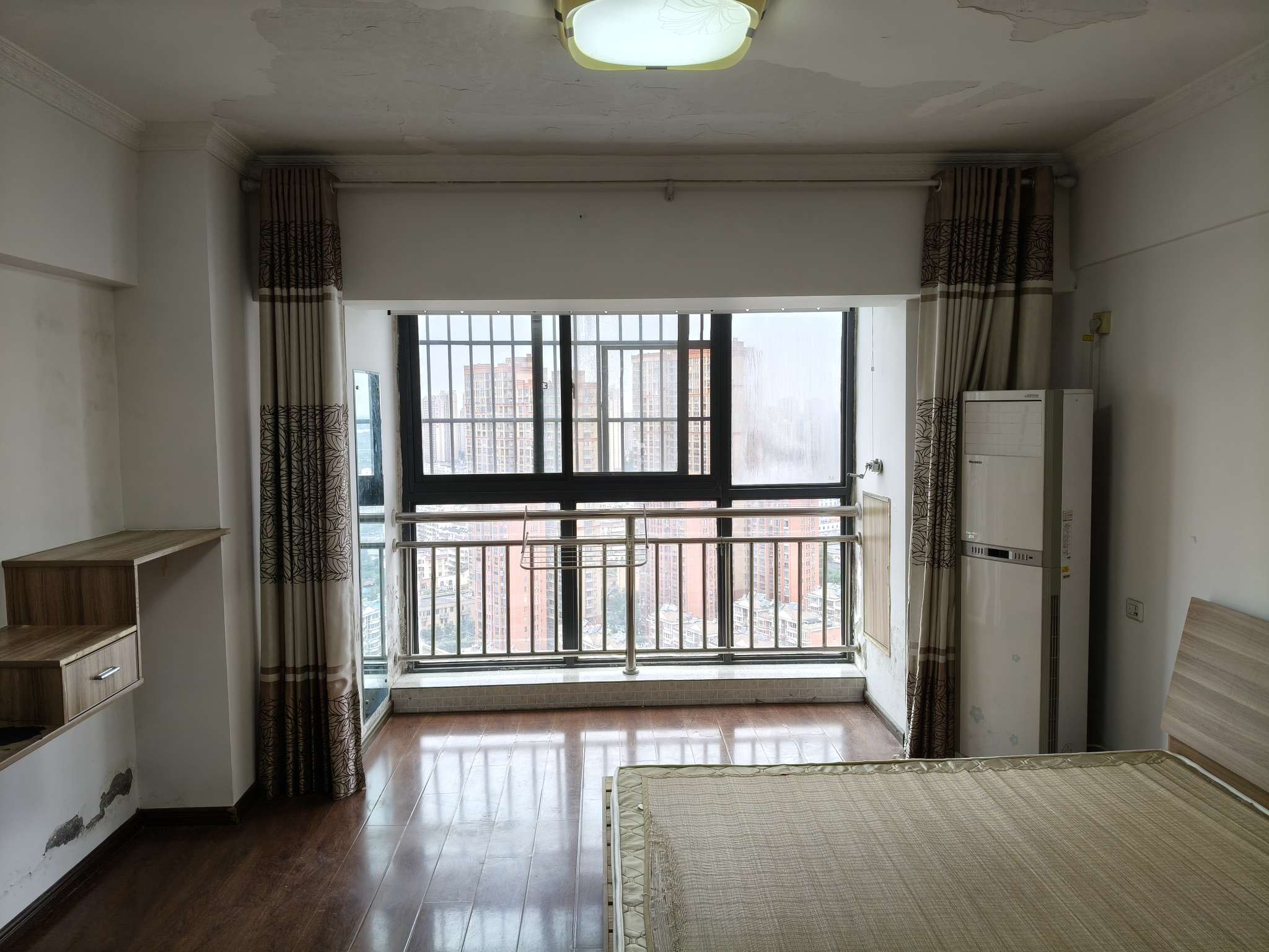 中央国际广场精装一室一厅拎包入住_4