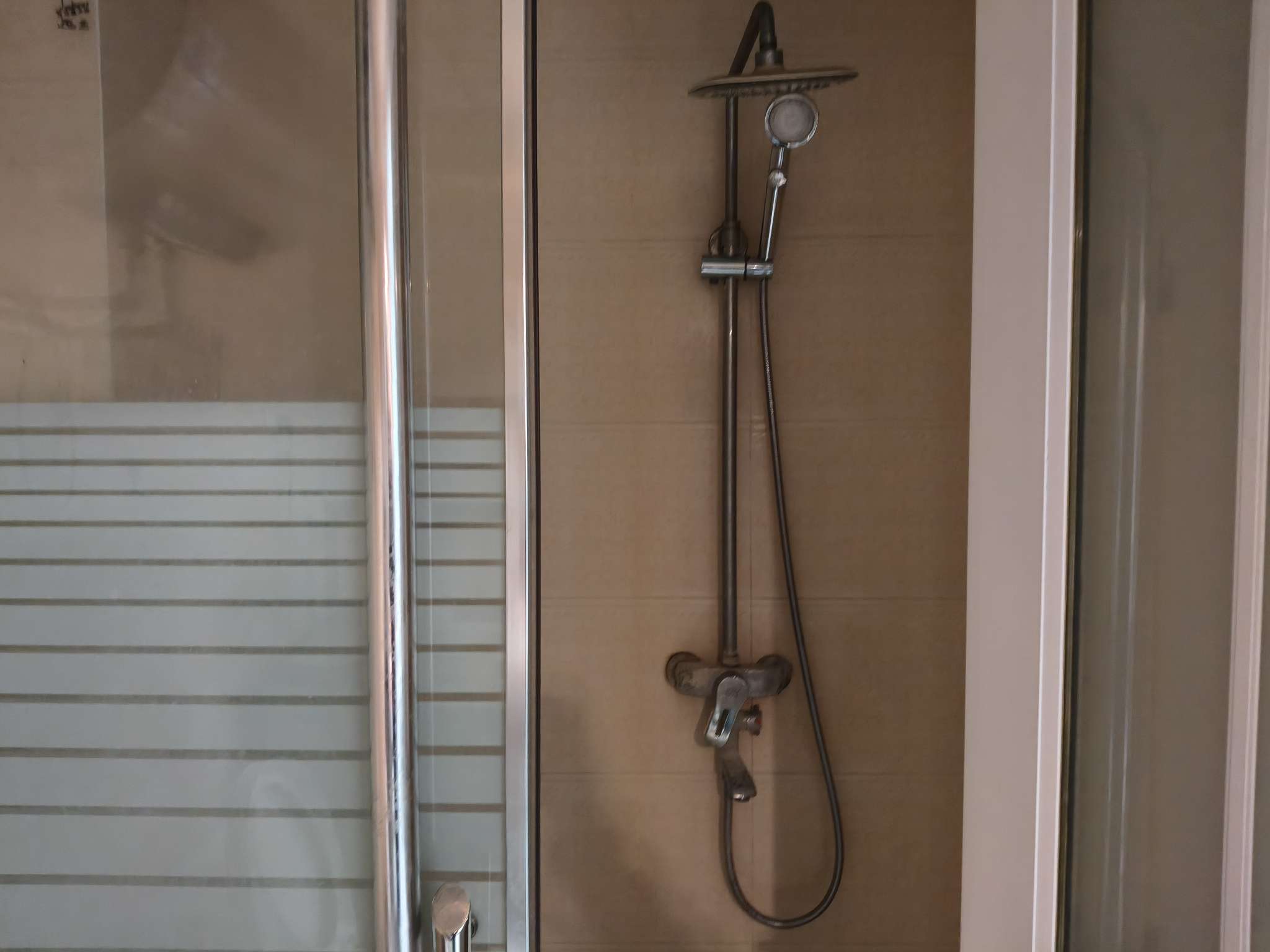 中央国际广场精装一室一厅拎包入住_9