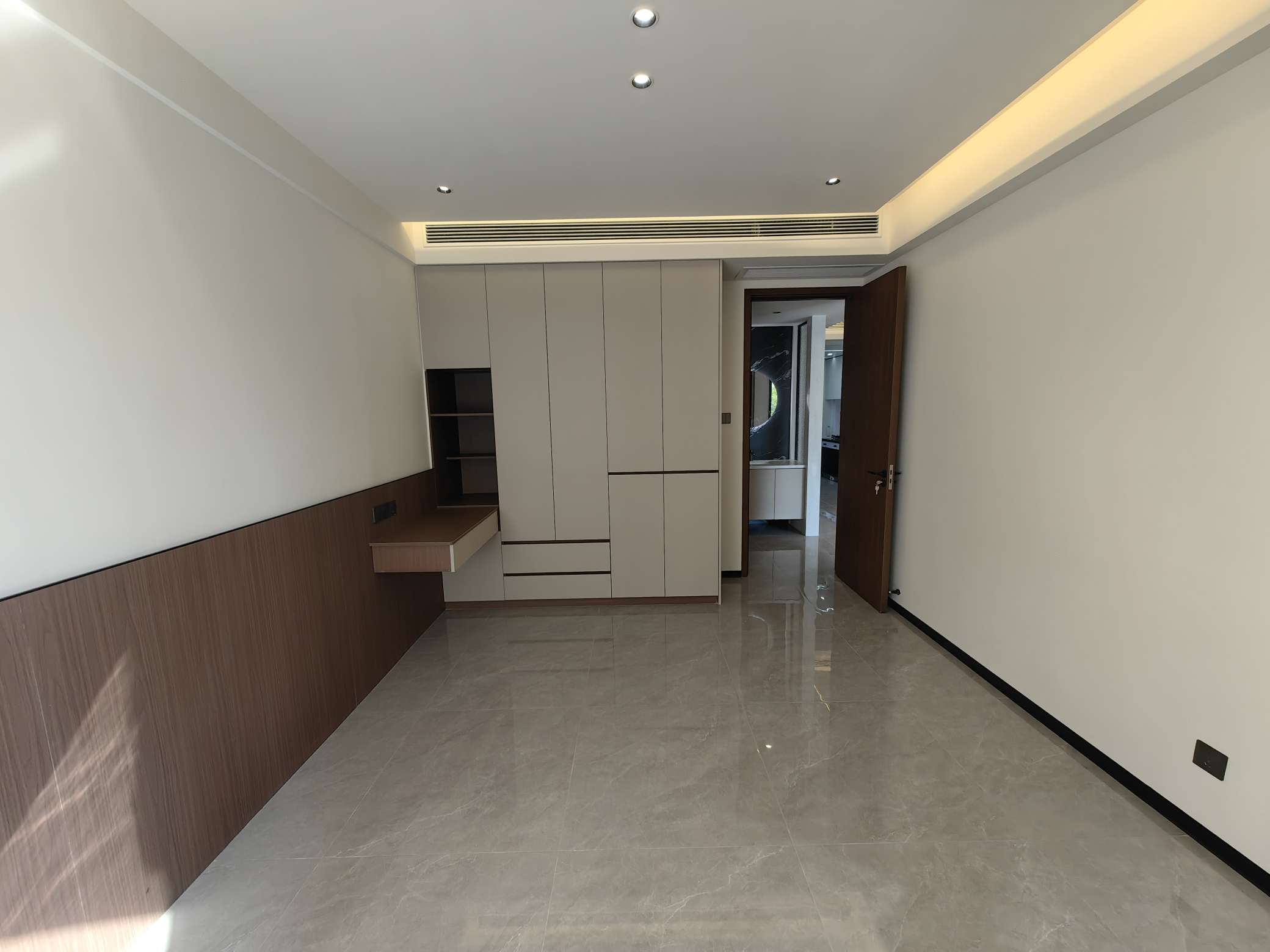 御香山全新精装新房 三室两厅两卫 诚心出售_6