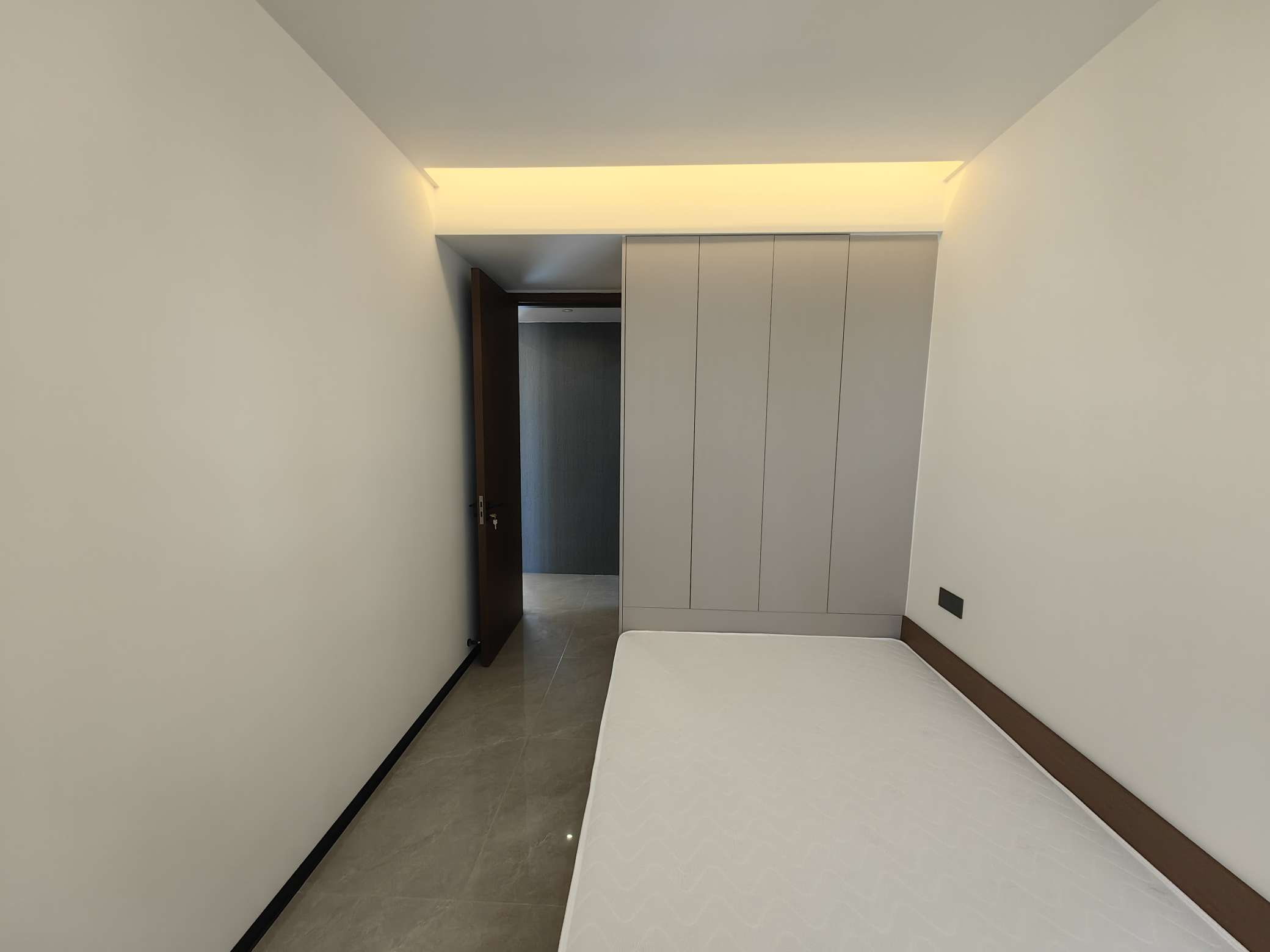 御香山全新精装新房 三室两厅两卫 诚心出售_5