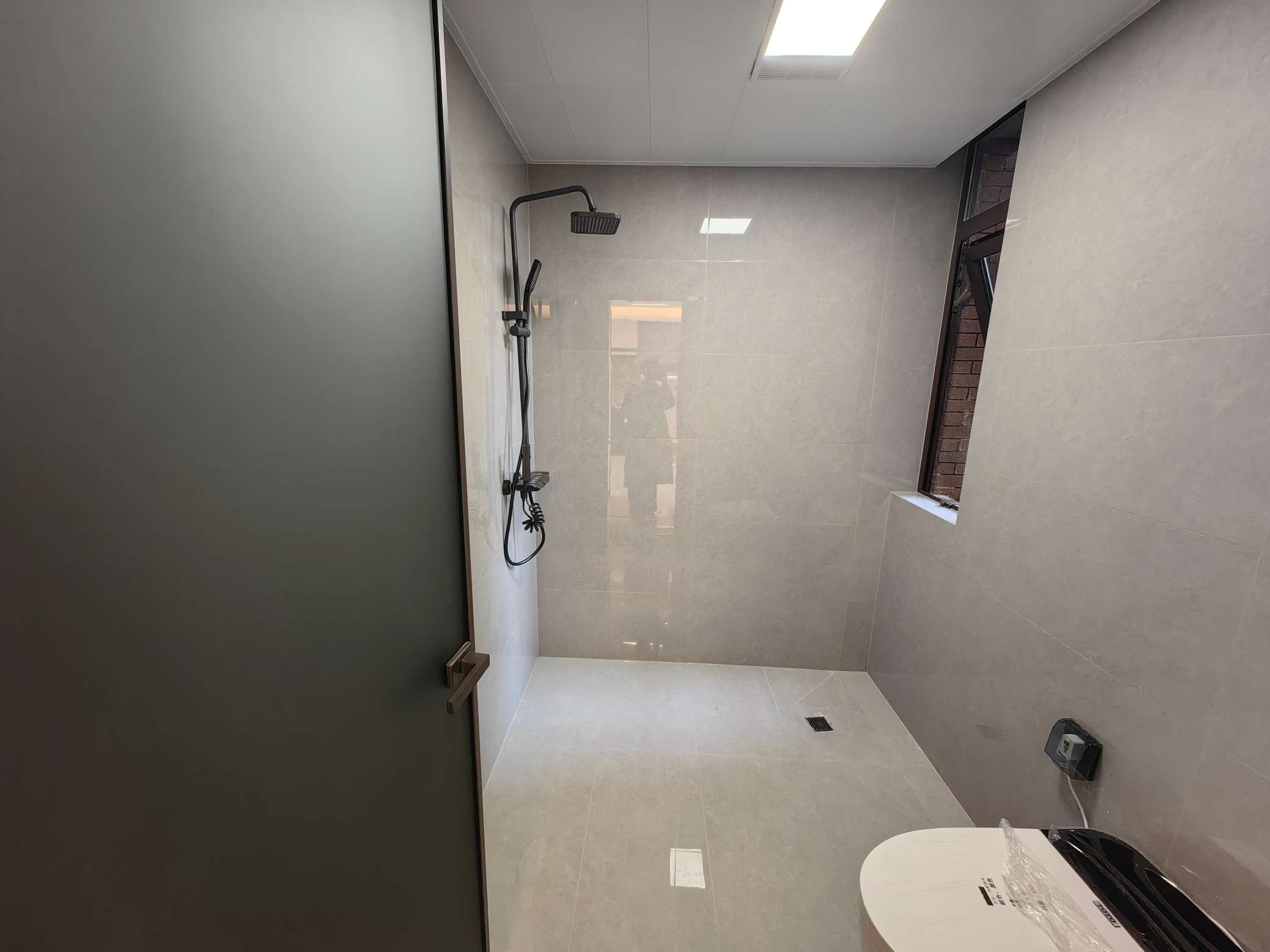 御香山全新精装新房 三室两厅两卫 诚心出售_10