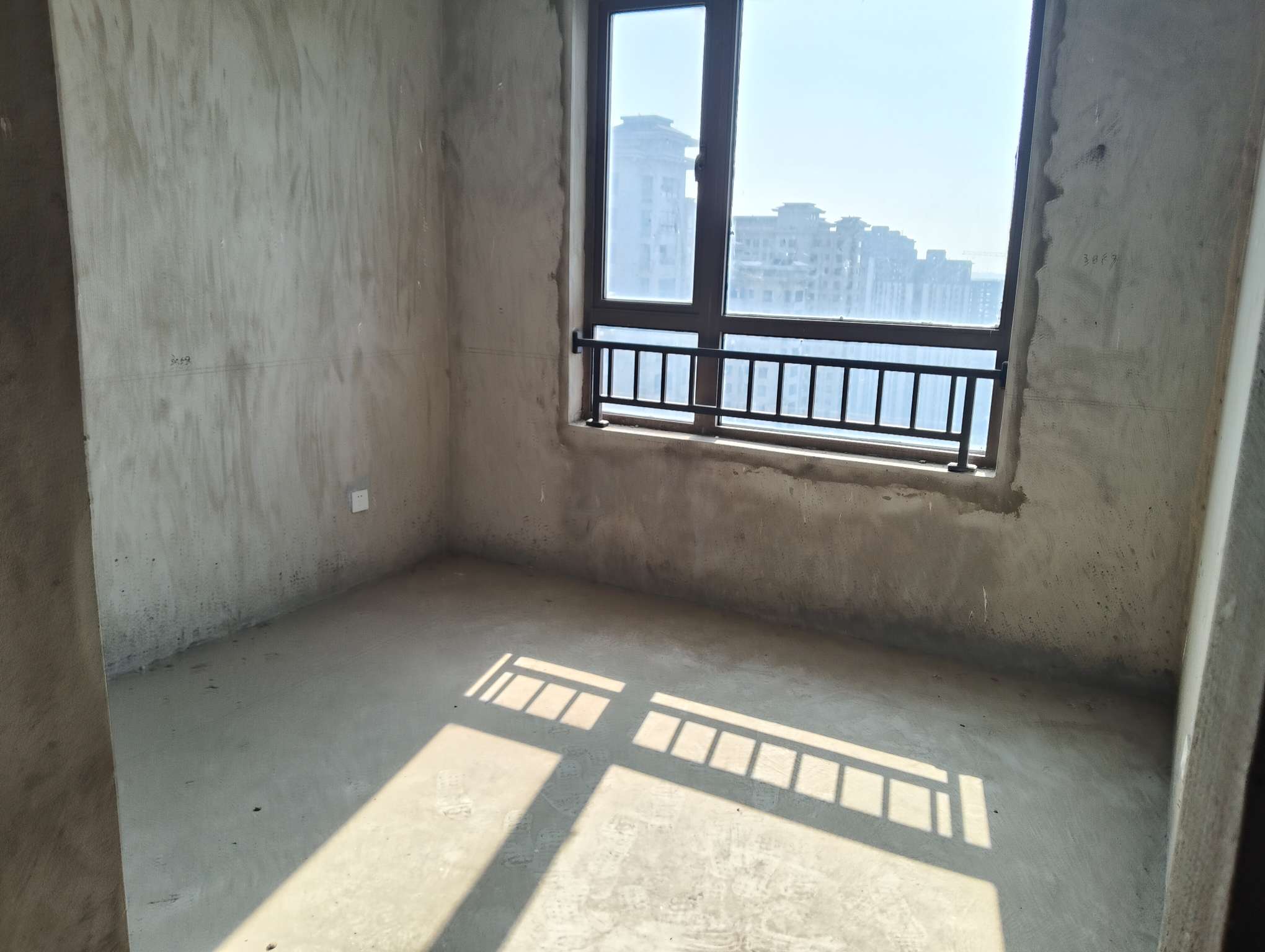 易居东方城采光好毛坯出租_3