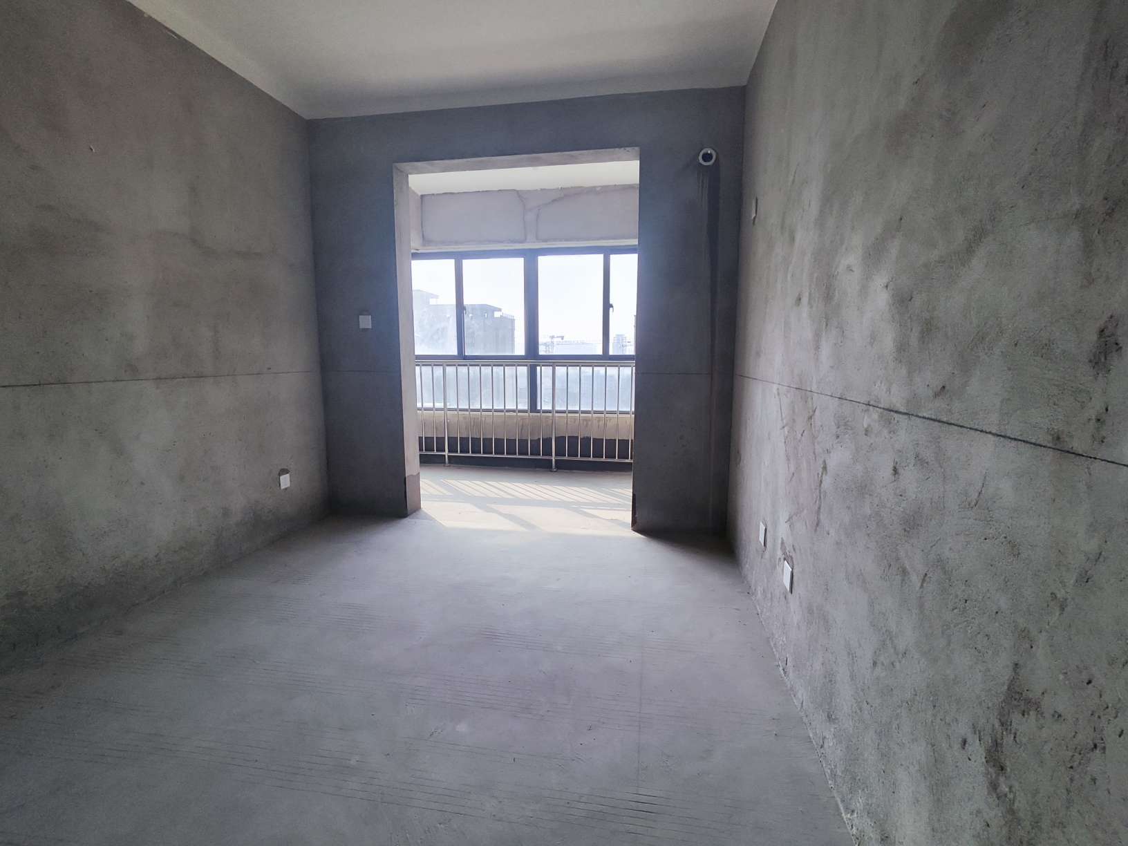 南山名邸毛坯三室楼层视野开阔_4