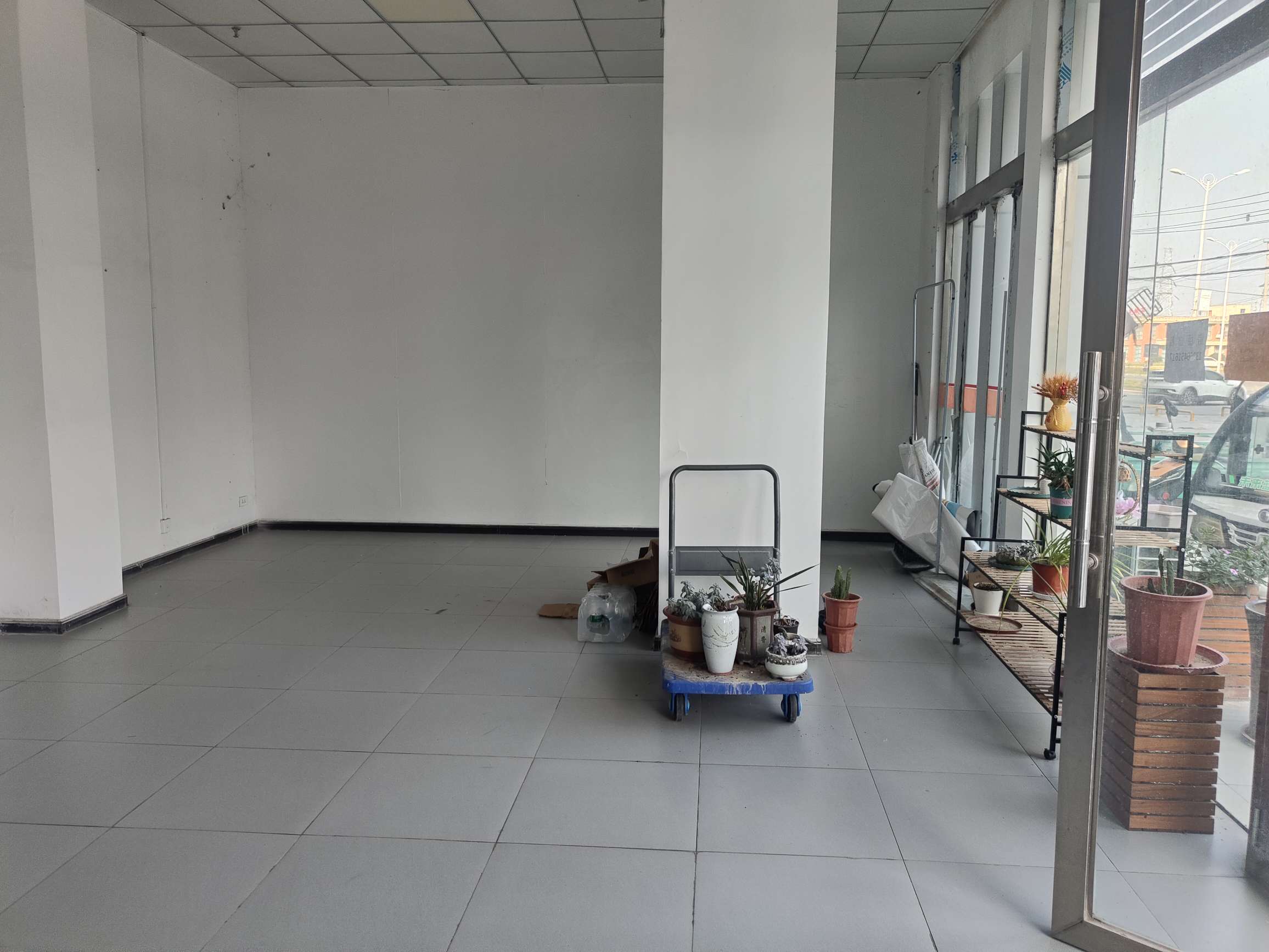 珠江丽景 200平临街旺铺 精装修带上下水 人流密集交通要塞_3