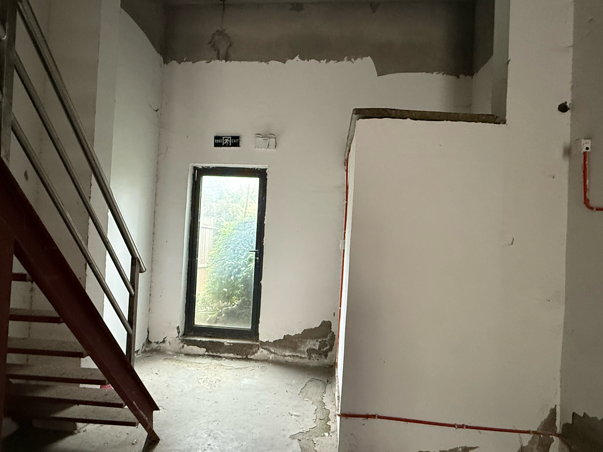 富力公馆 99平临街旺铺 低楼层毛坯 适合多种业态_3