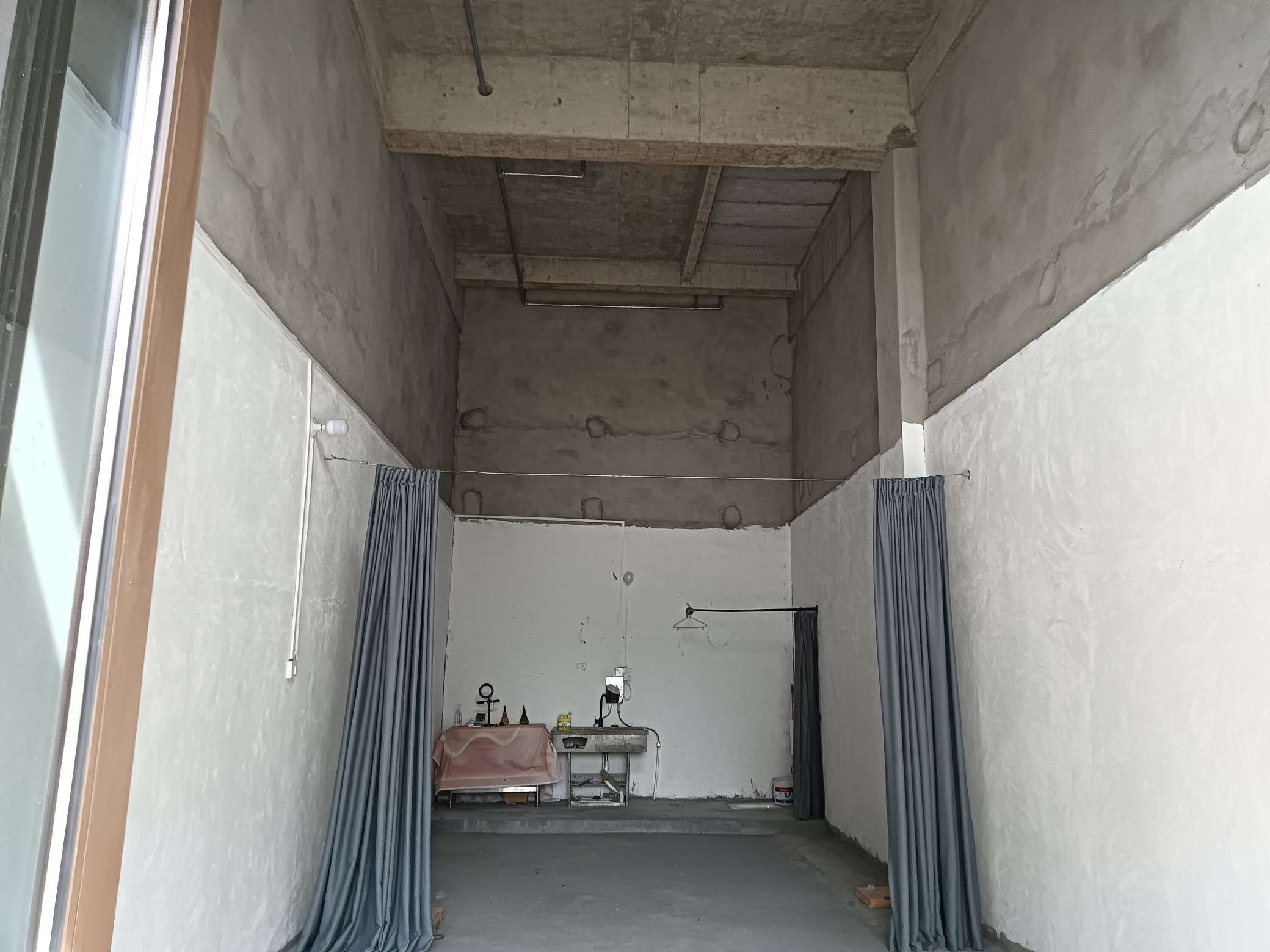 西商农商城 94平临街旺铺 南向 毛坯 人流密集_2