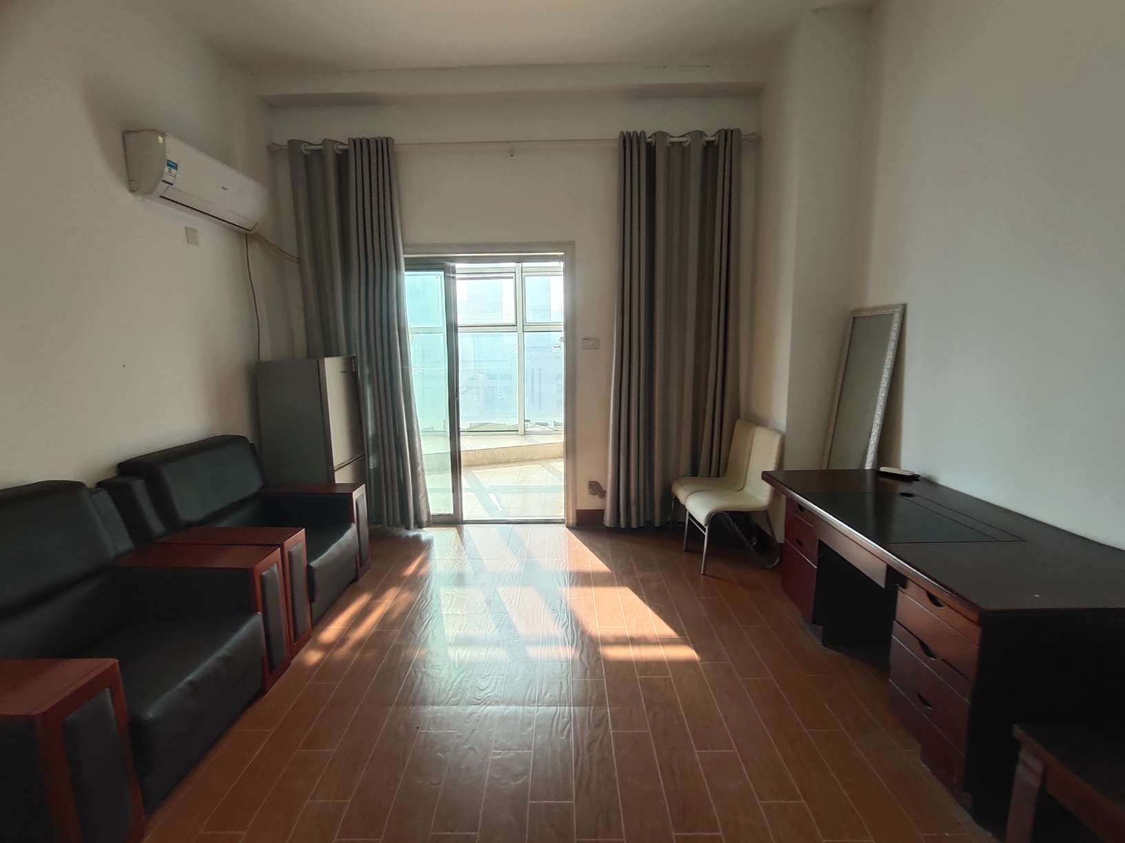 海沃 一室一厅公寓 中间楼层 六楼挑高 亏钱急售_5