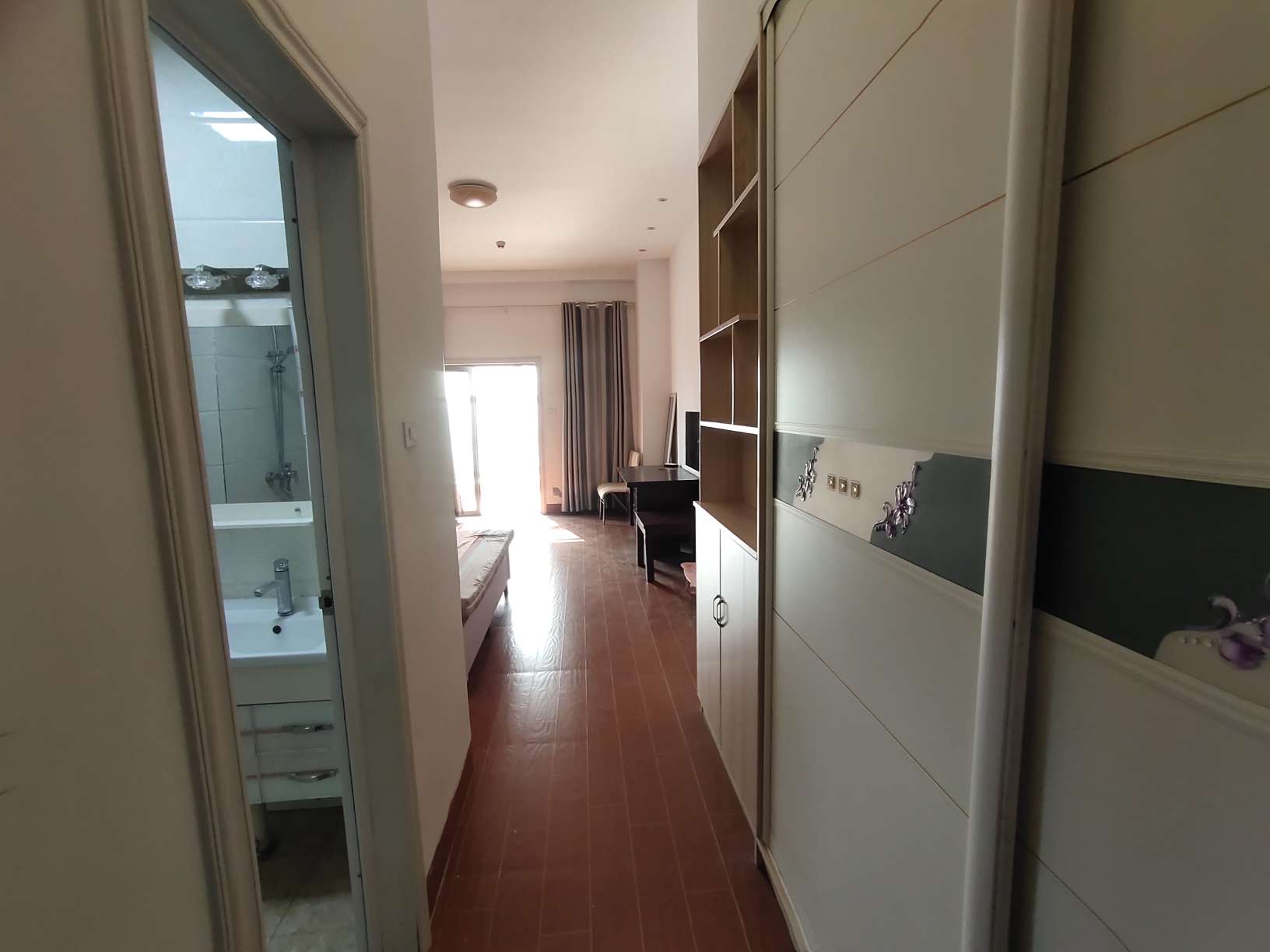 海沃 一室一厅公寓 中间楼层 六楼挑高 亏钱急售_2