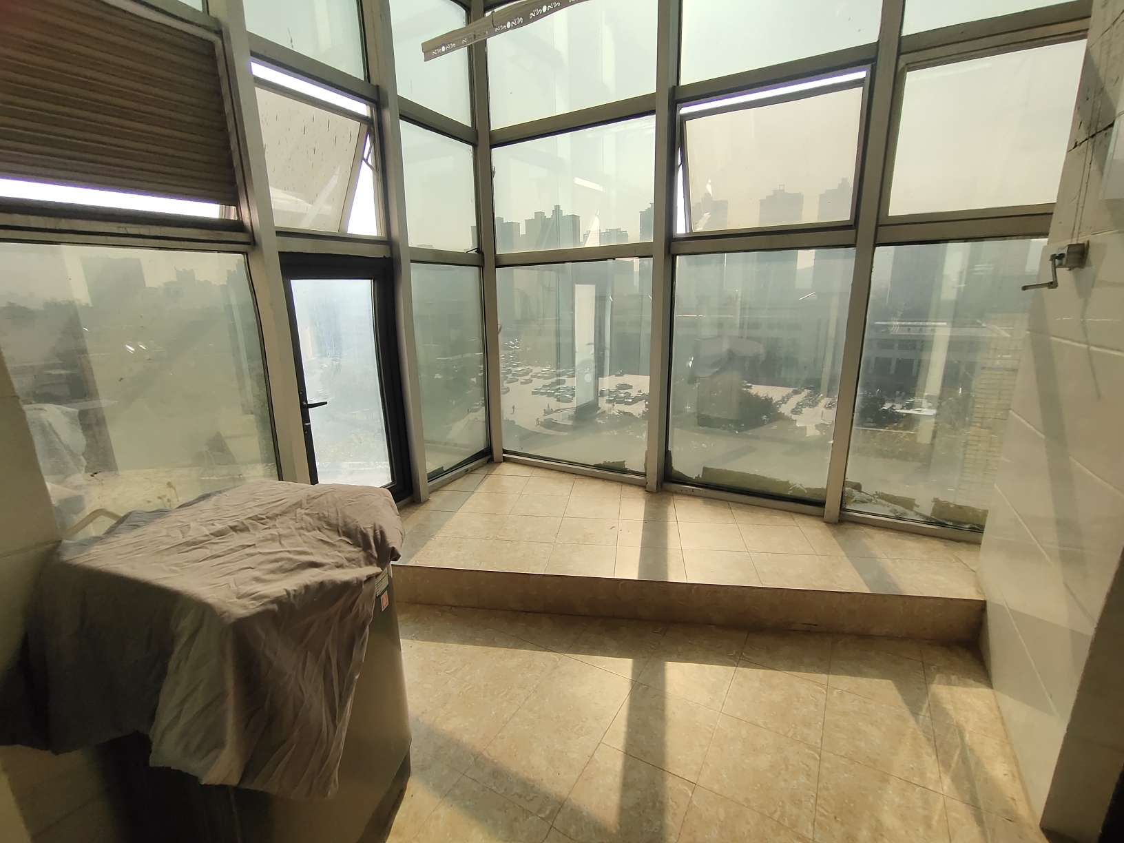 海沃 一室一厅公寓 中间楼层 六楼挑高 亏钱急售_8