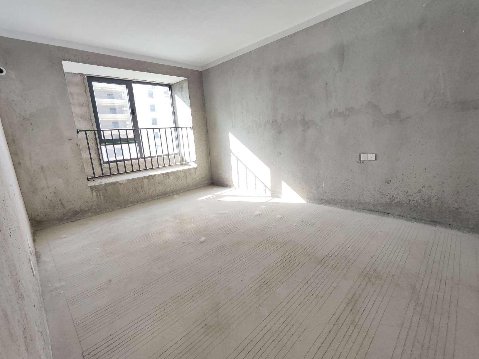 向阳苑毛坯三房，诚心出售。_4