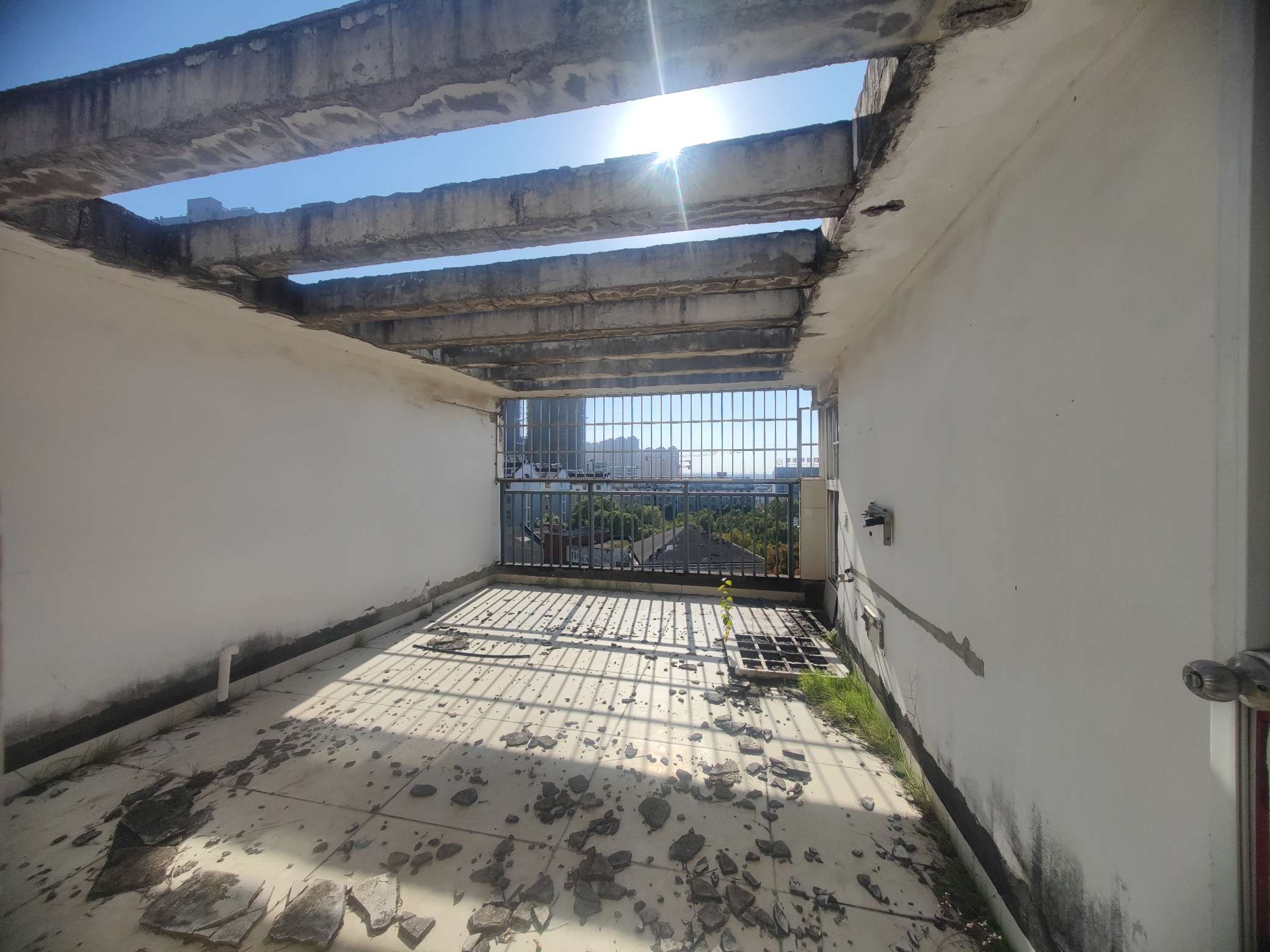 卧龙山庄东区，6跃7，三室两厅两卫，采光好，地势好。_13