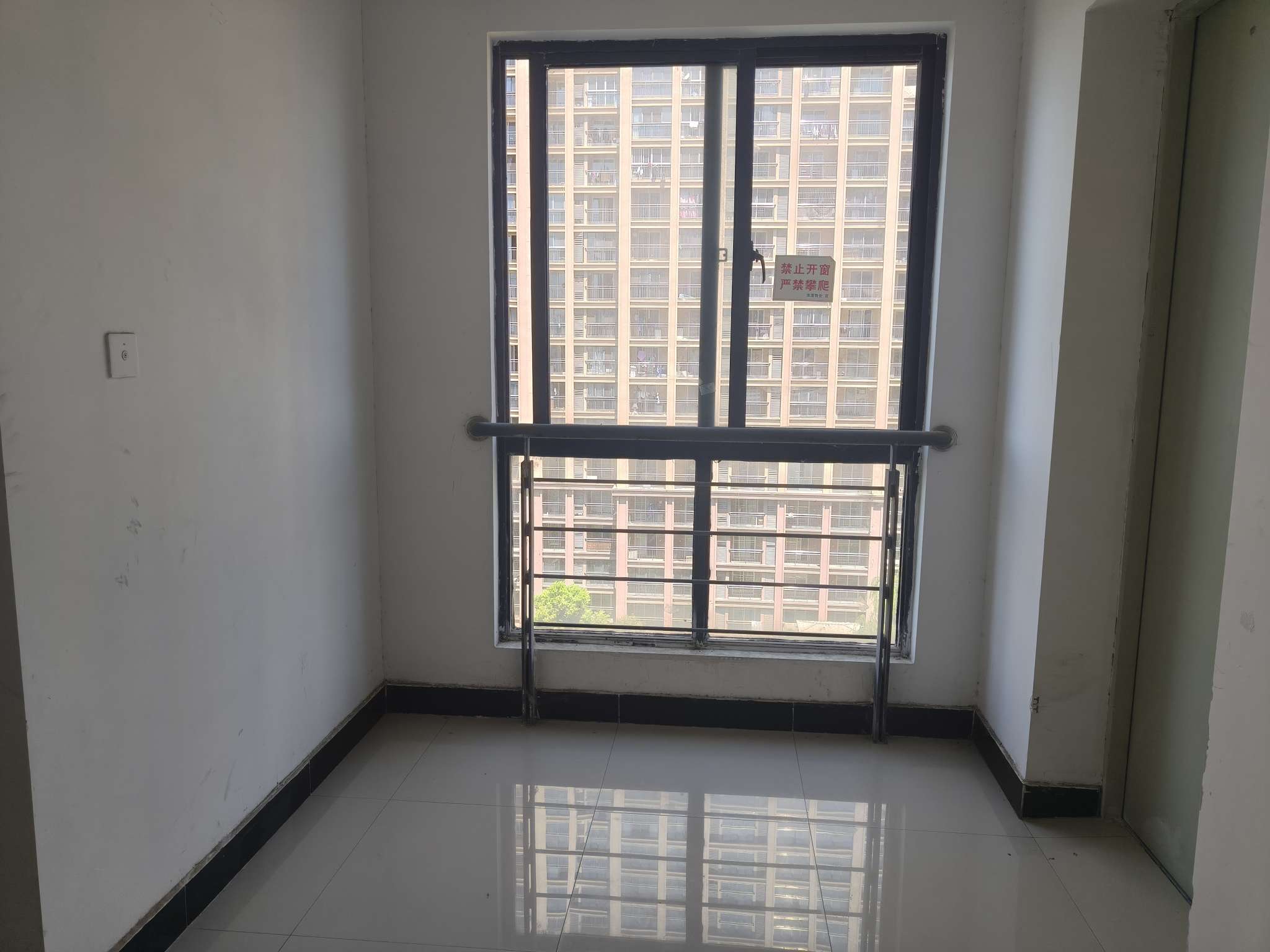 三室两厅产证齐全_9