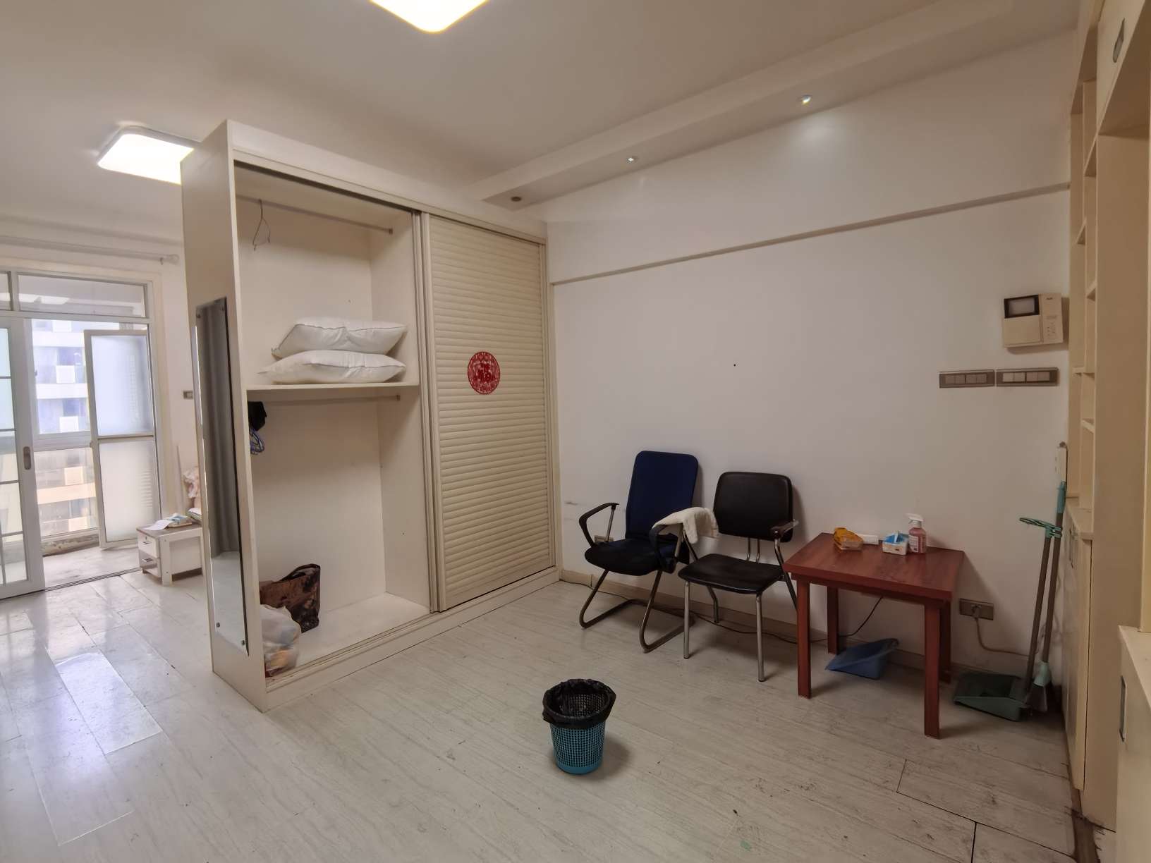 龙湖路一号一室一厅简装出售_2