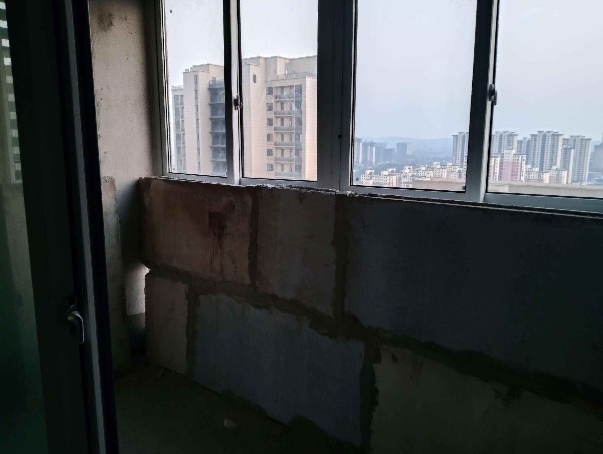 网云小镇 100平三室两厅 毛坯出租 交通便利环境好_4
