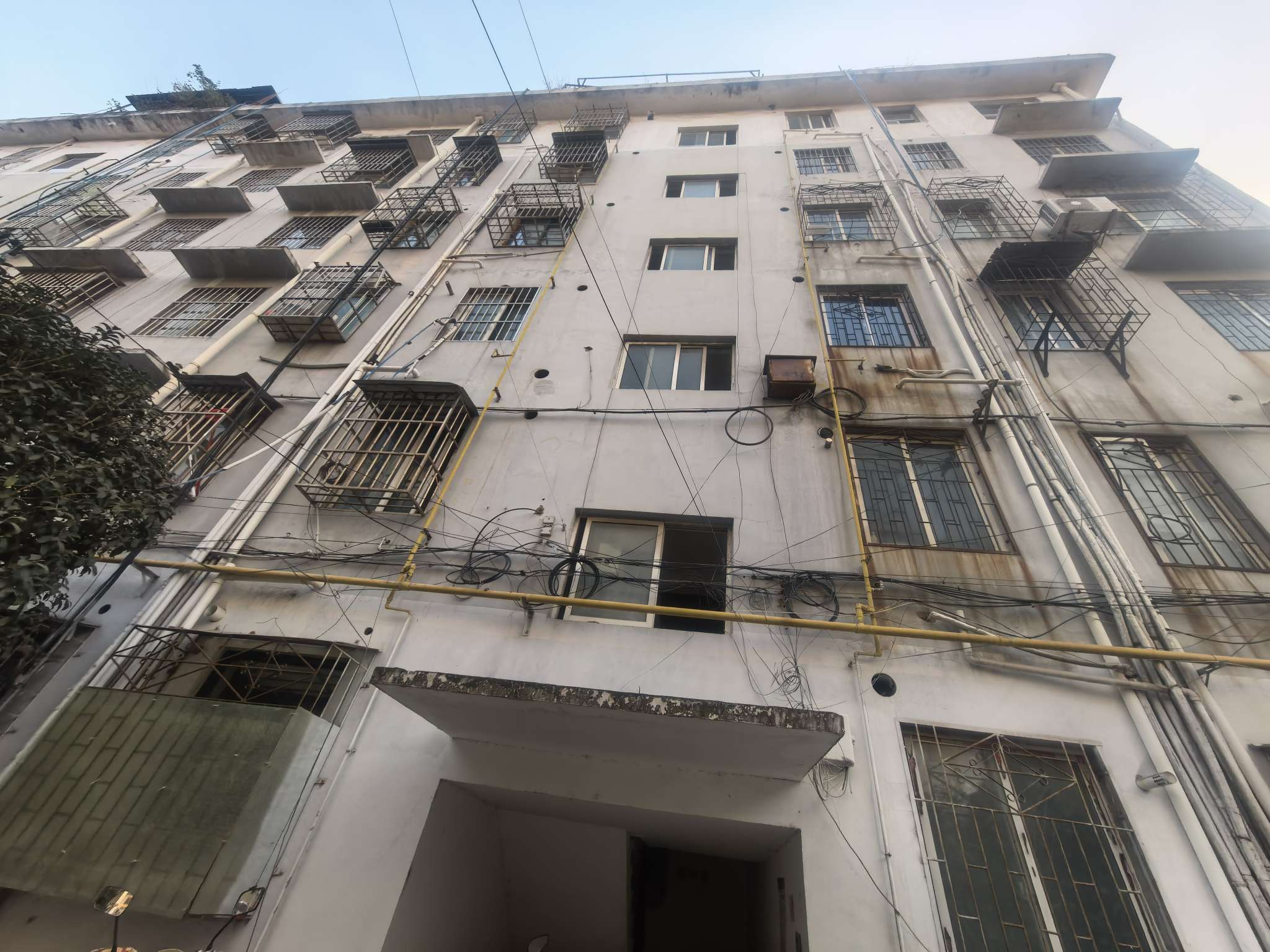 菊苑小区 116平 三室两厅 满两年 交通便利 简装出租_8