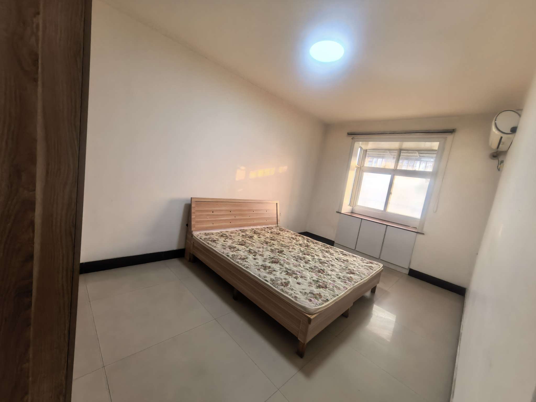 菊苑小区 116平 三室两厅 满两年 交通便利 简装出租_3